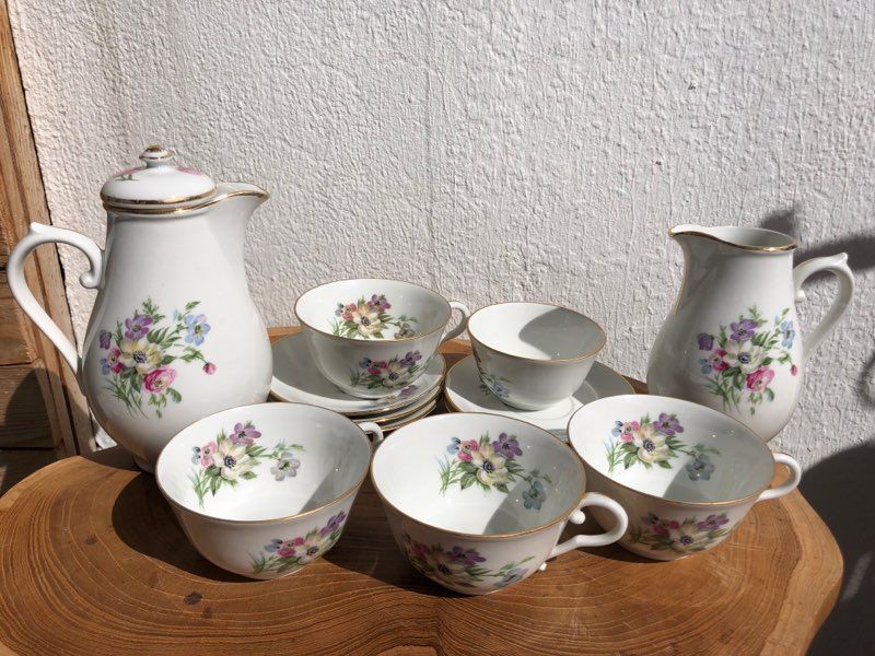Service à thé en porcelaine d'Aquitaine