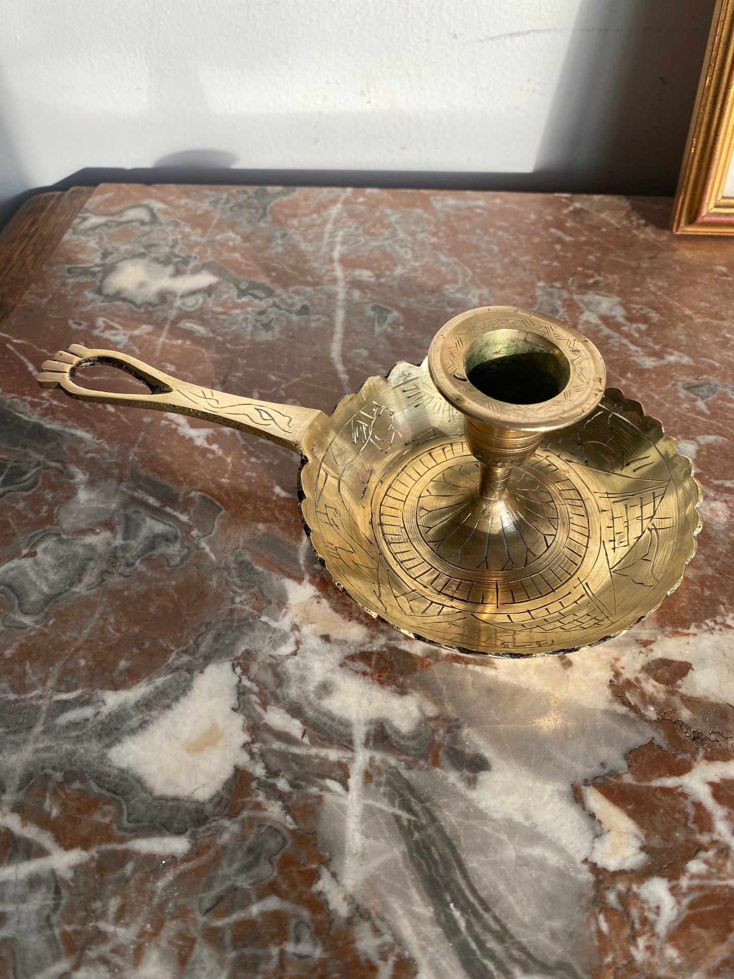 Bougeoir vintage à main motifs égyptiens laiton