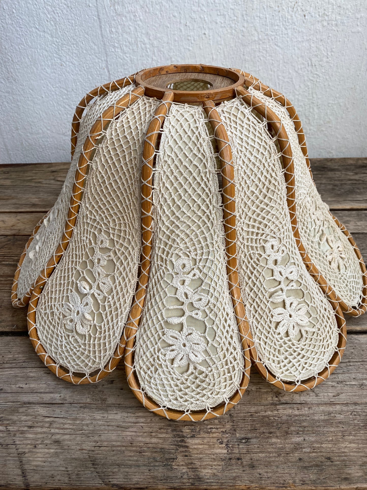 Suspension fleur bois tissu et crochet