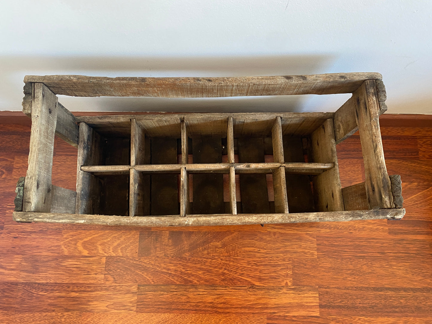 Porte bouteilles en bois vintage