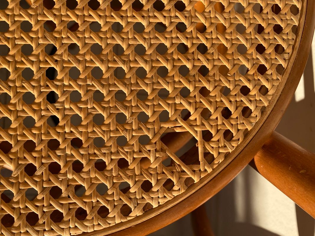 Chaises hautes de bar en cannage
