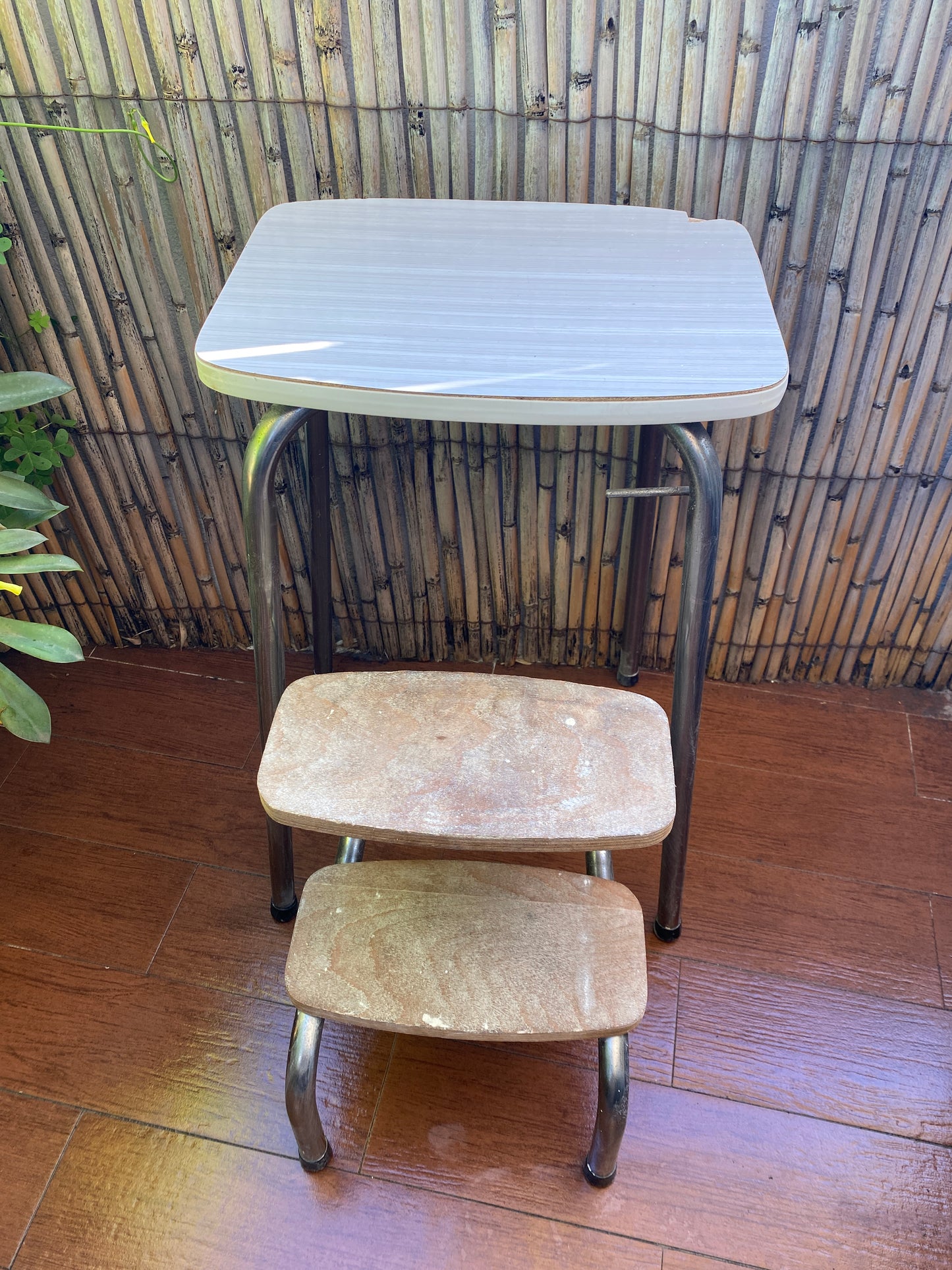 Tabouret escabeau escamotable Formica
