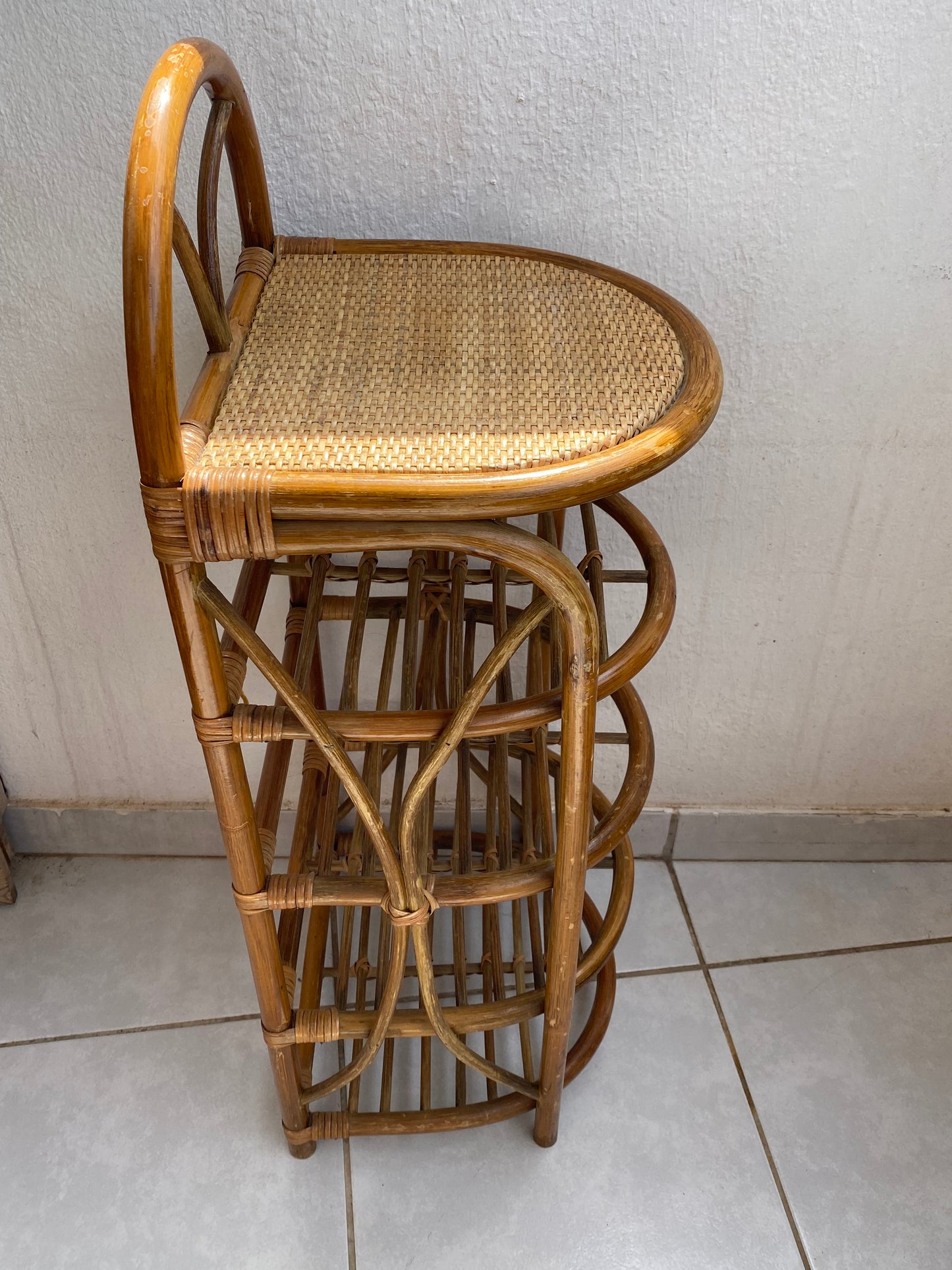 Petit meuble d'appoint en rotin
