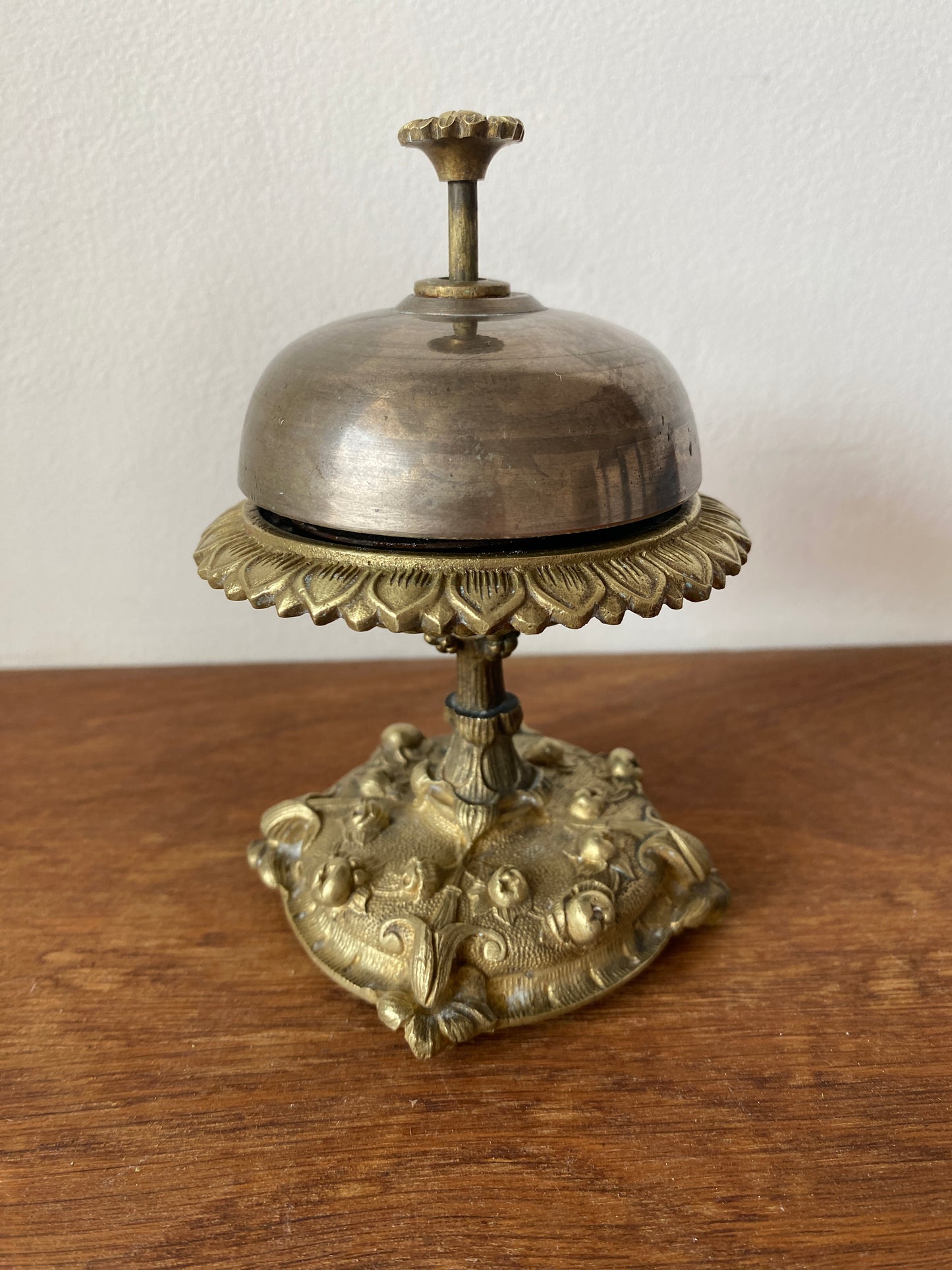 Sonnette d’hôtel en cloche