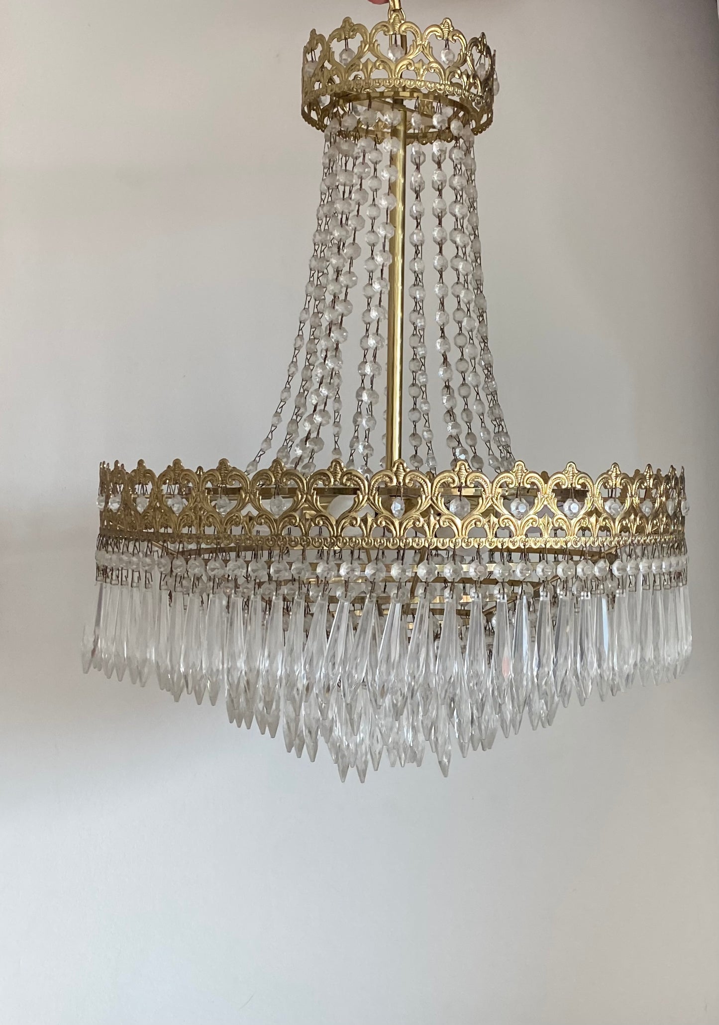 Lustre montgolfière laiton et pampilles