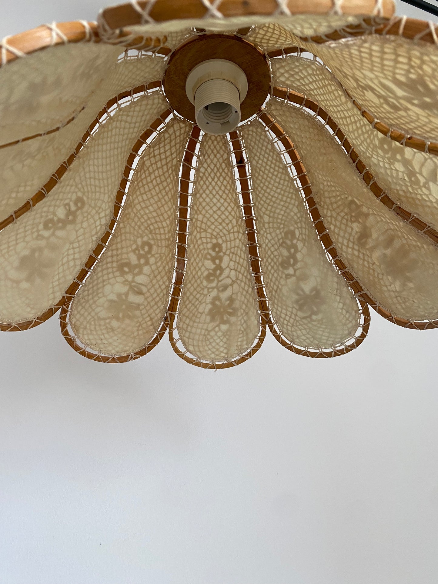 Suspension fleur bois tissu et crochet