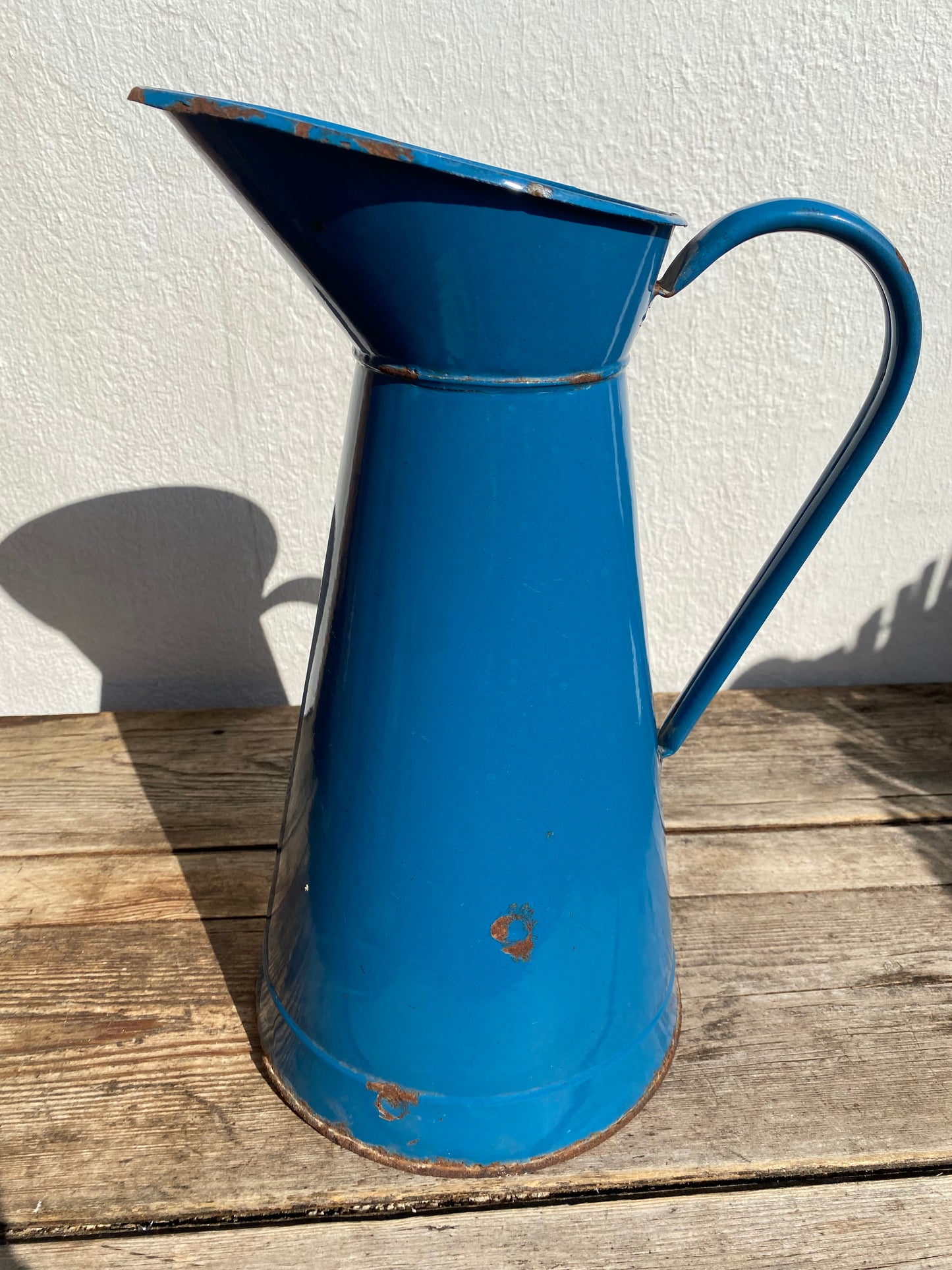 Broc émaillé bleu vintage