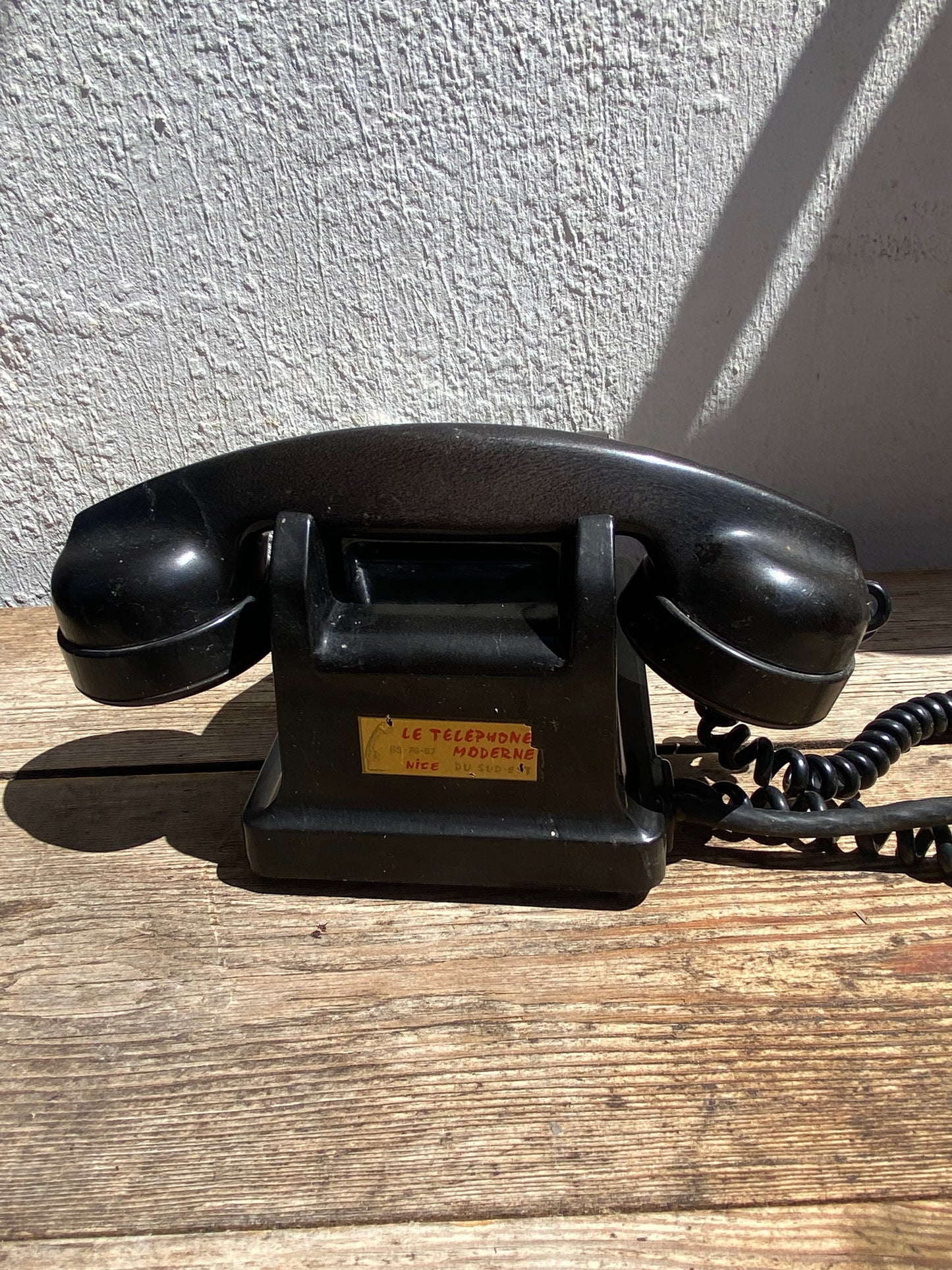 Téléphone à cadran noir vintage