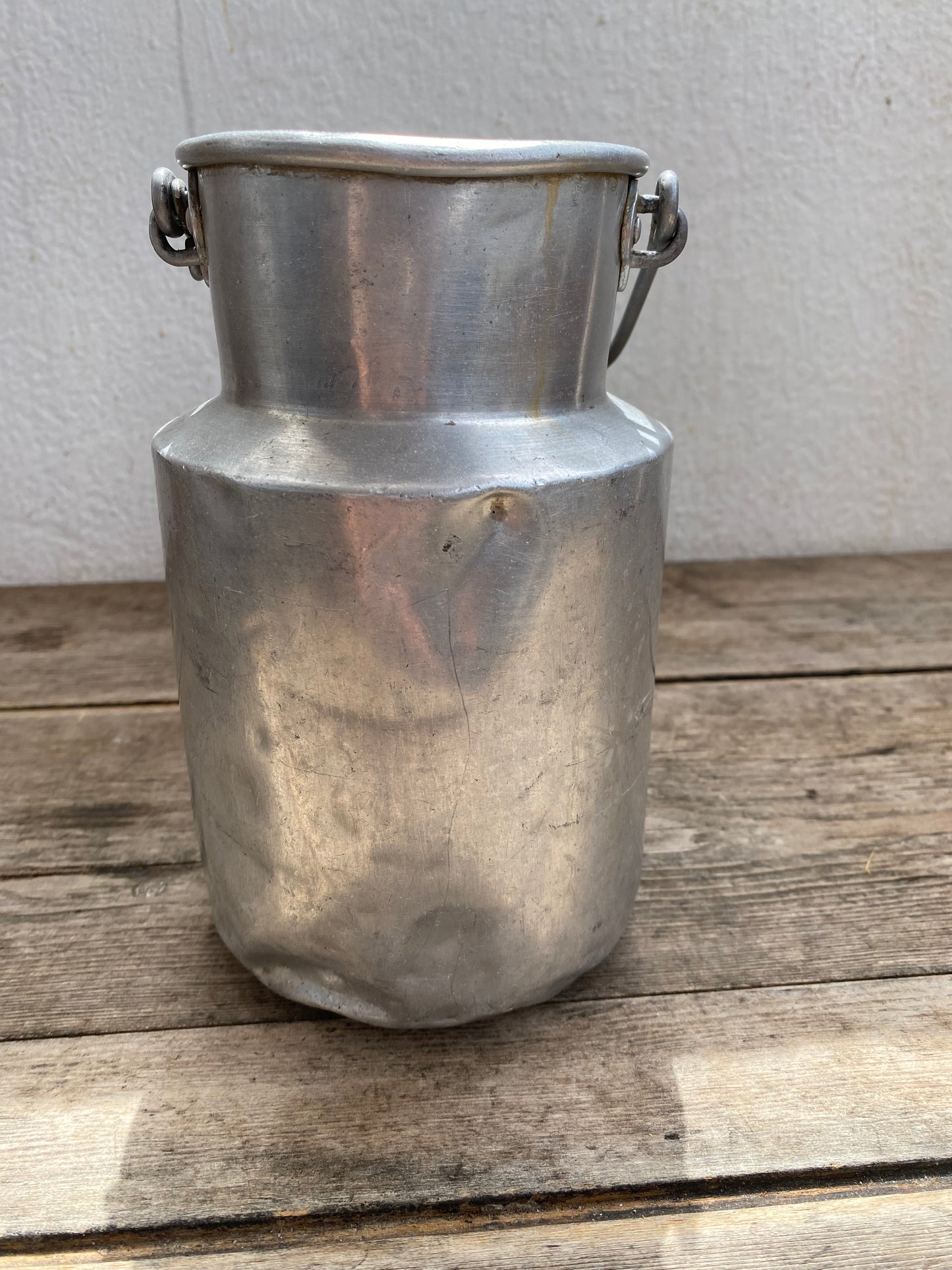 Pot à lait ancien en aluminium