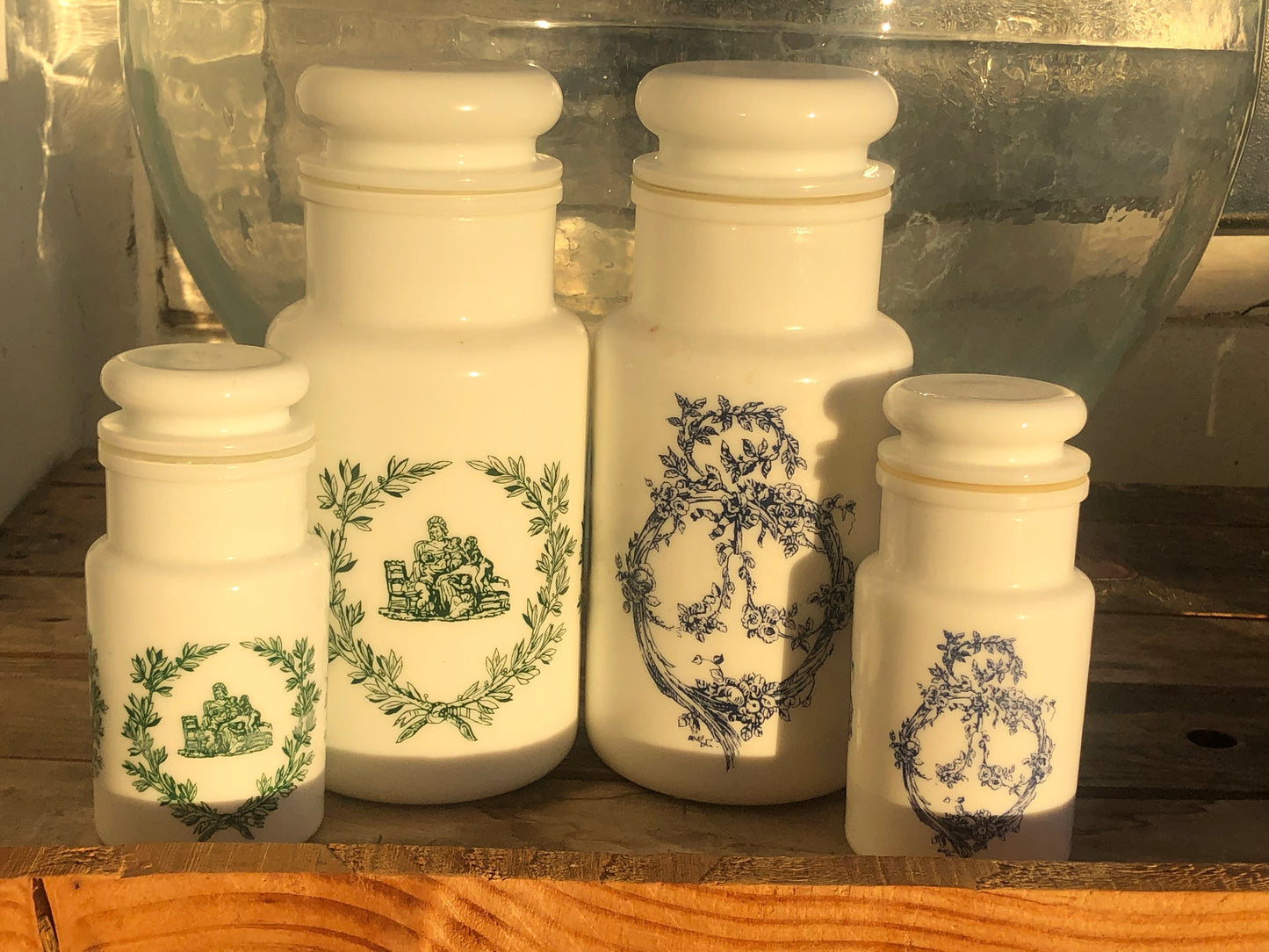 Pots d'apothicaire en opaline