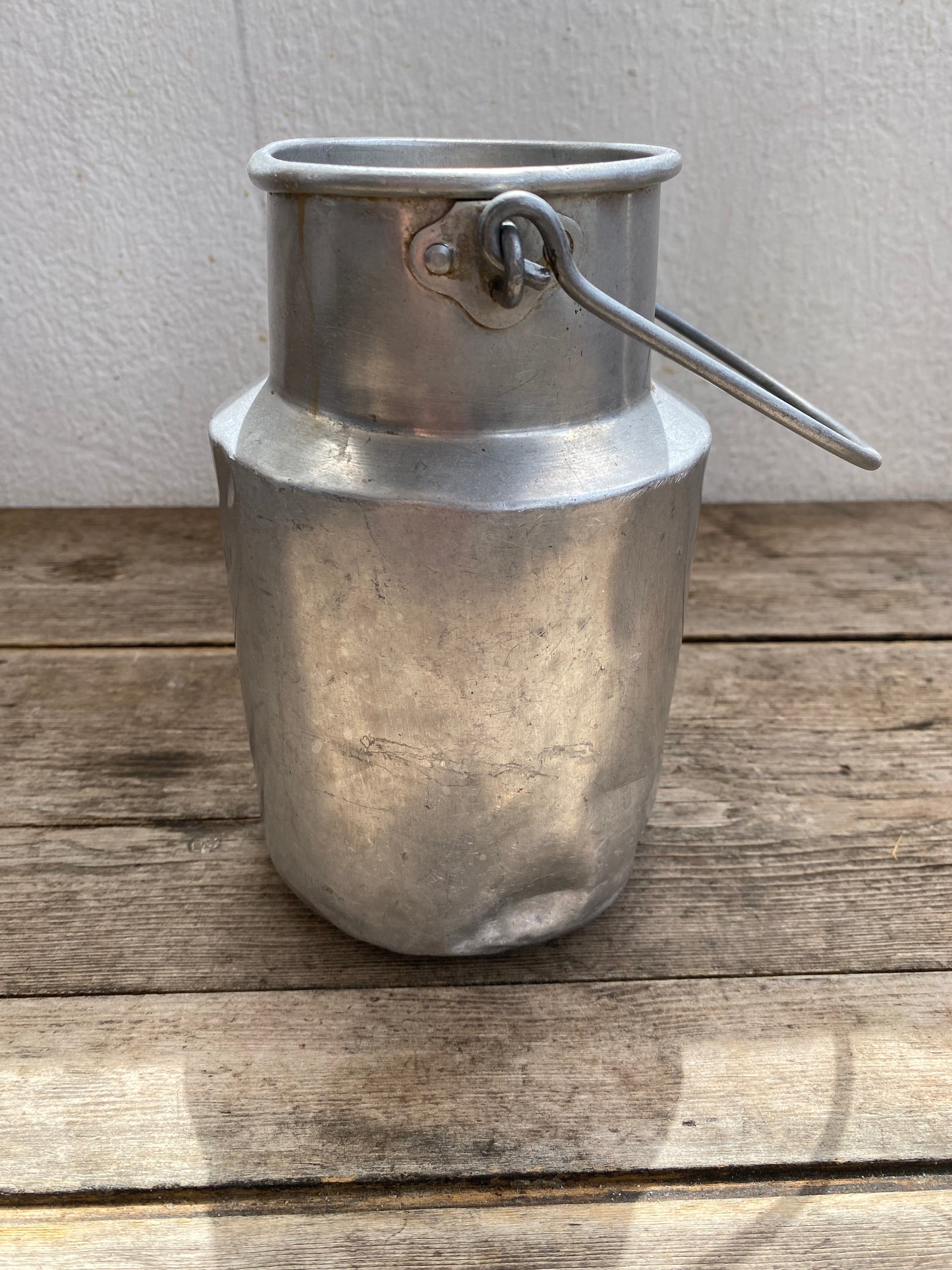 Pot à lait ancien en aluminium