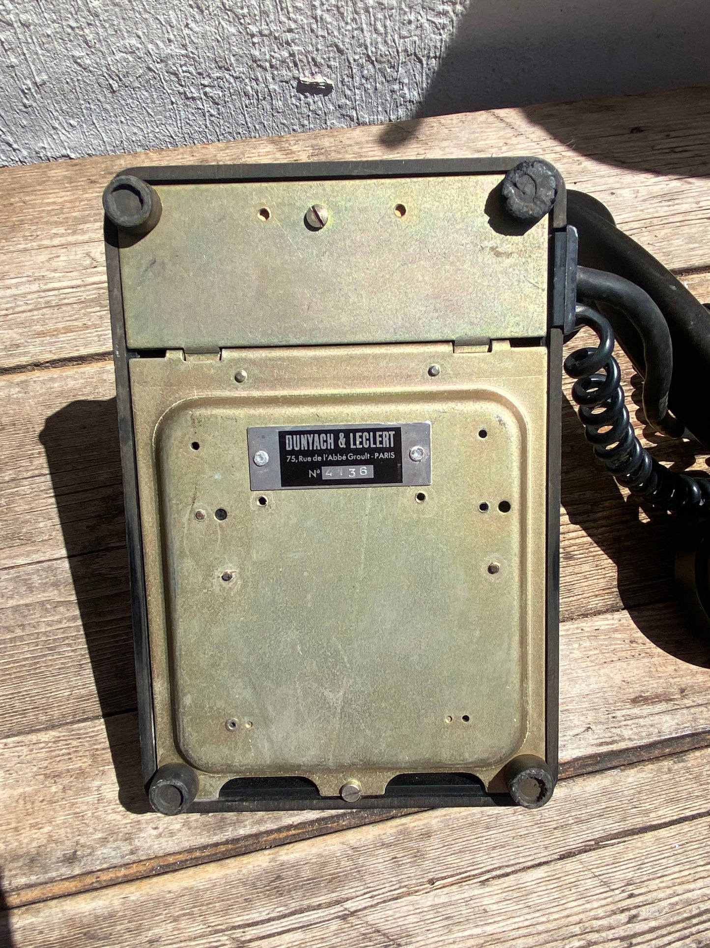 Téléphone à cadran noir vintage