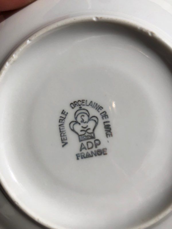 Service à thé en porcelaine d'Aquitaine