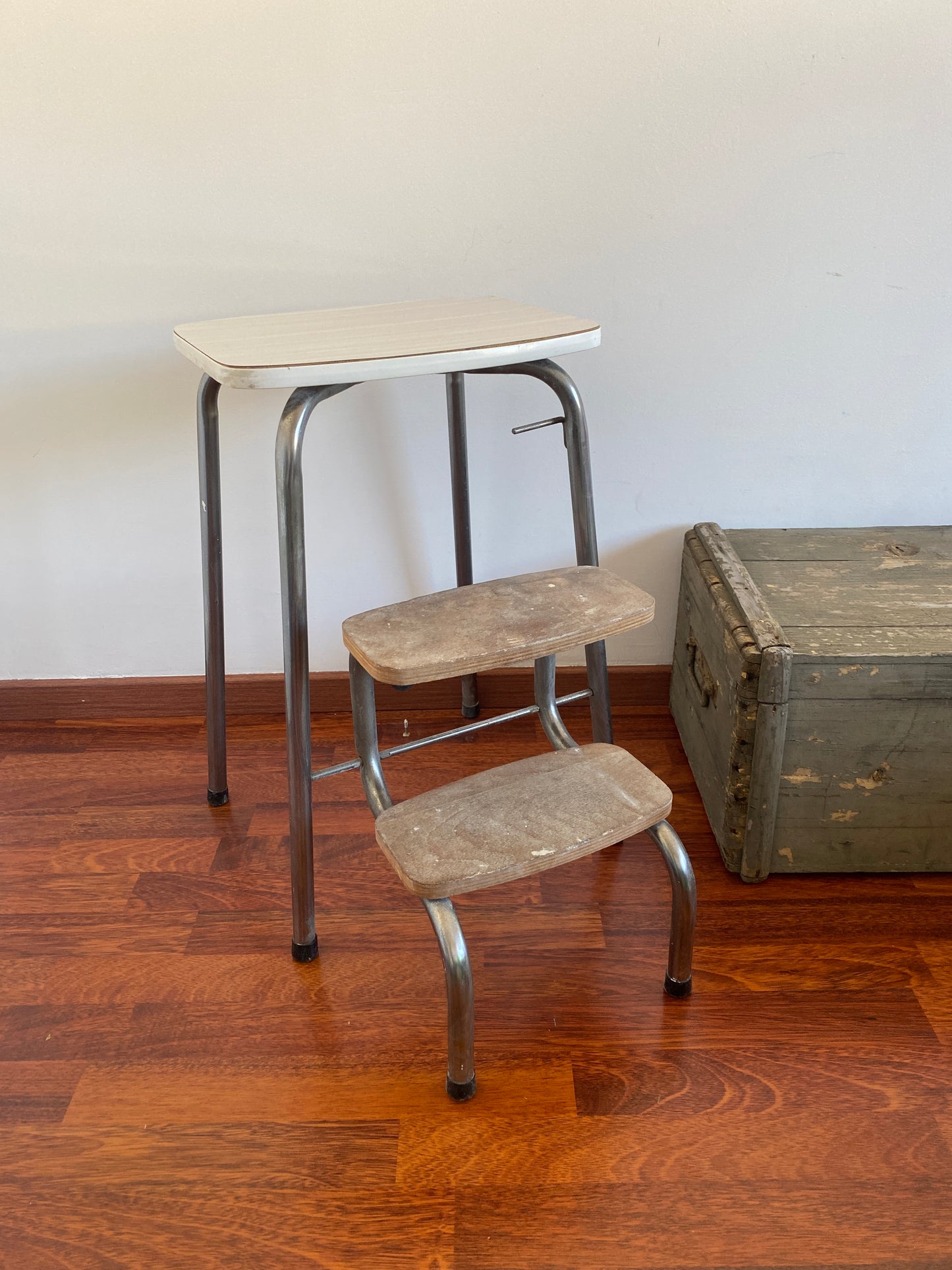 Tabouret escabeau escamotable Formica