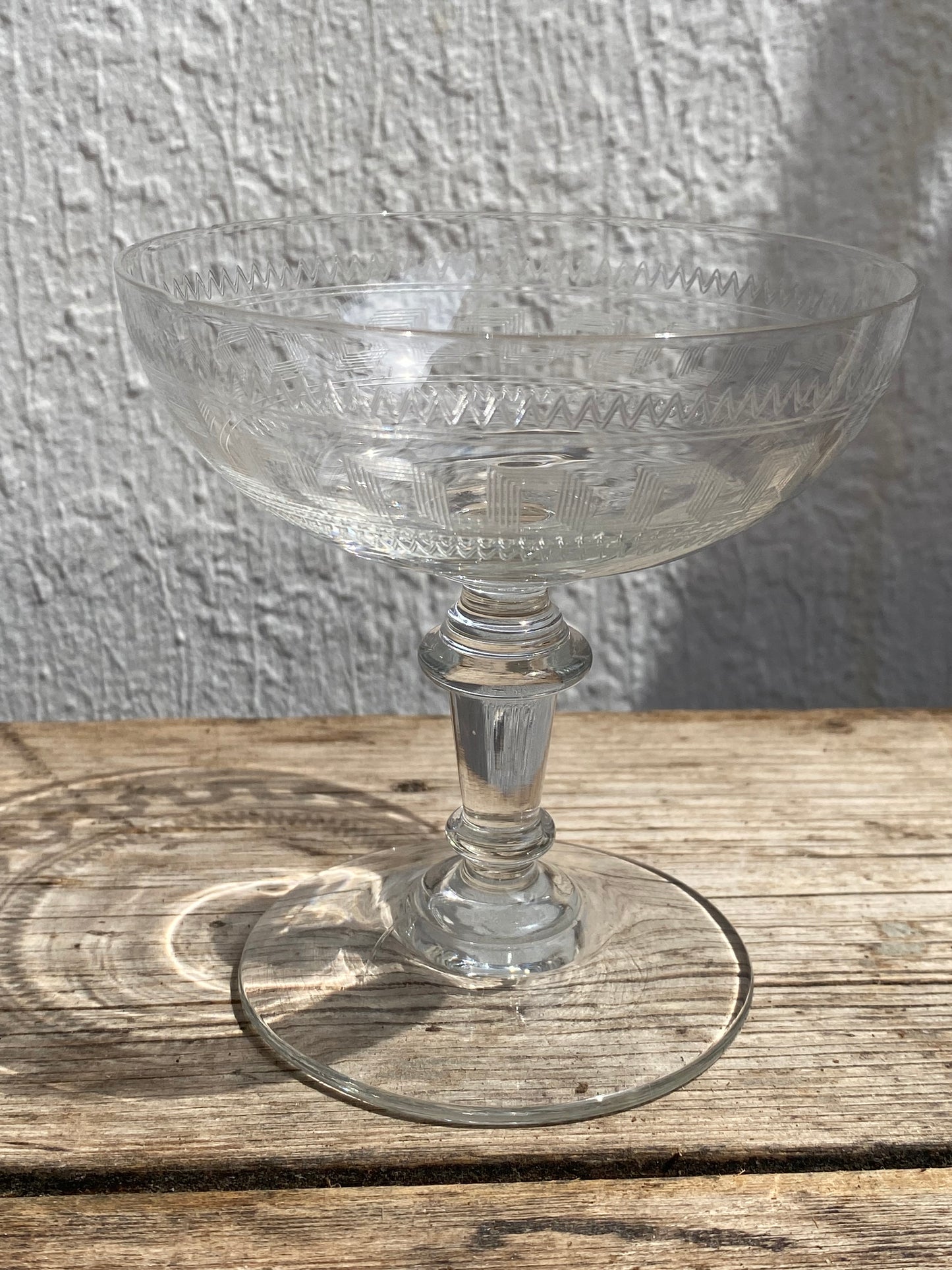 4 verres a champagne en cristal gravé et soufflé