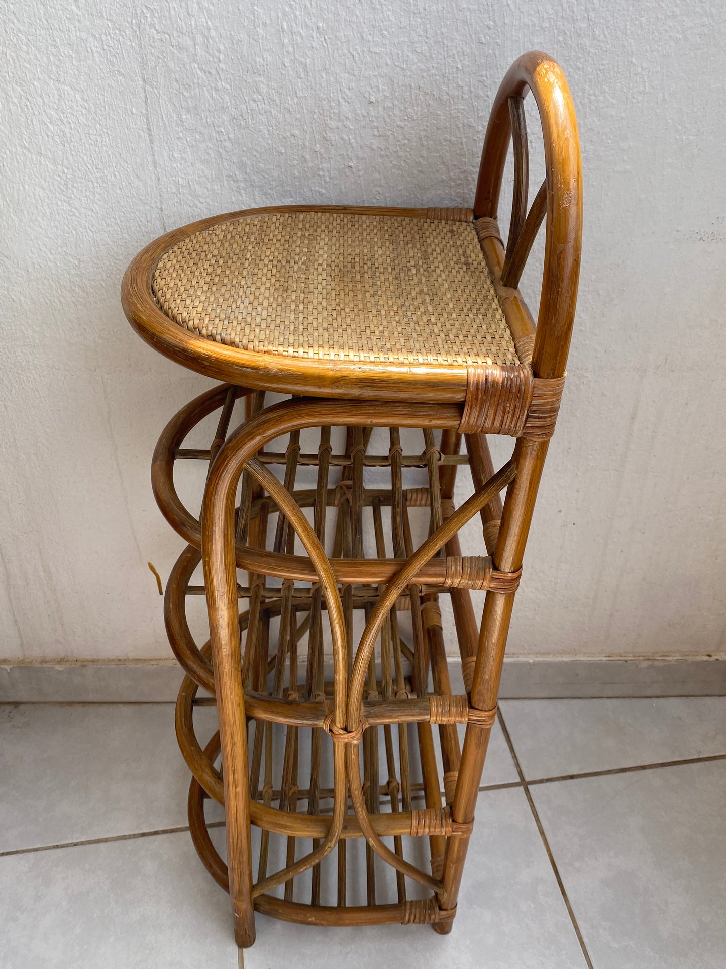 Petit meuble d'appoint en rotin