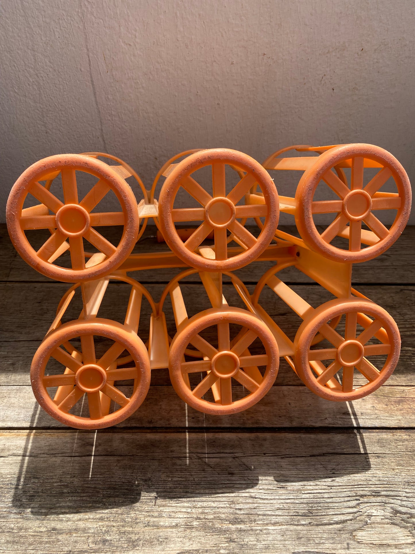 Porte bouteille vintage orange en plastique