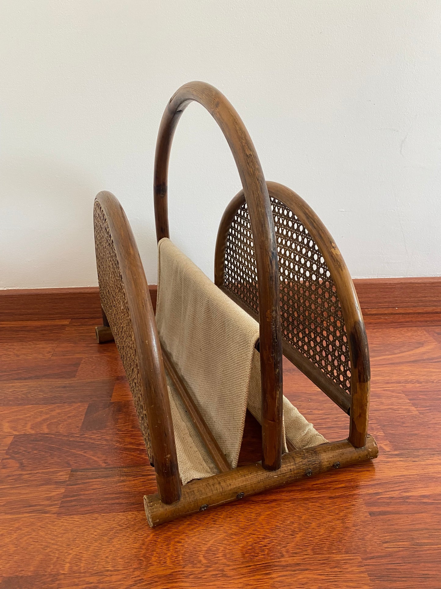 Porte revues bois courbé et cannage vintage