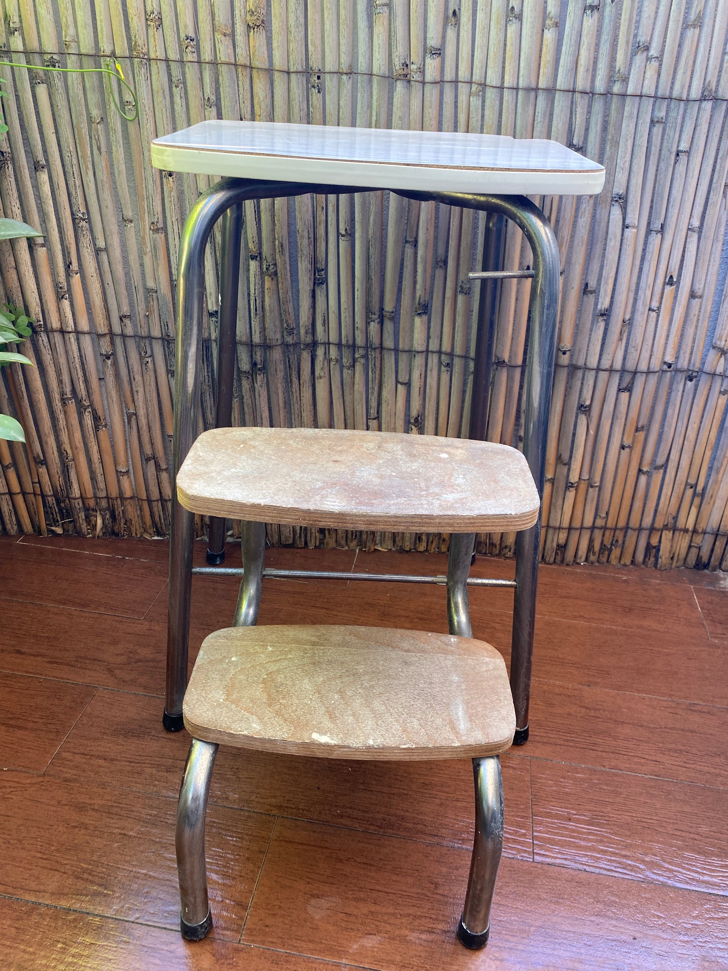 Tabouret escabeau escamotable Formica
