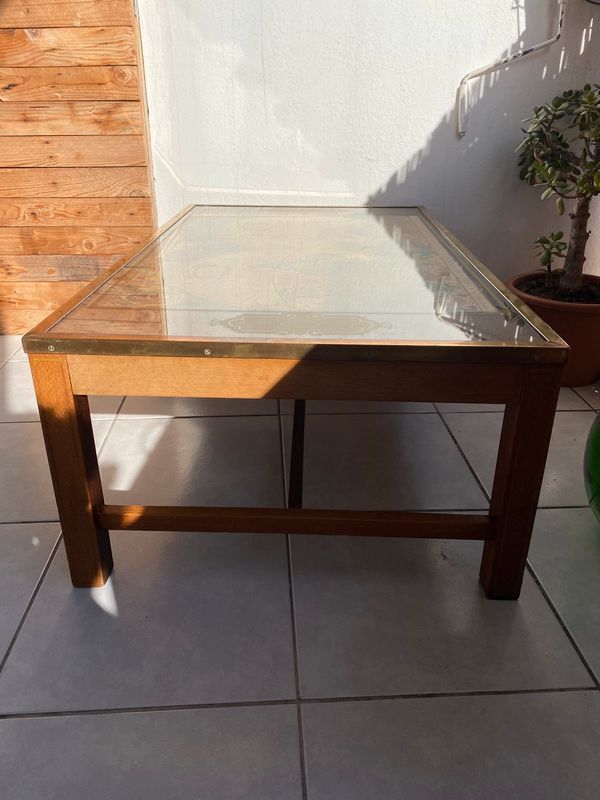 Table basse en bois vitrée map monde