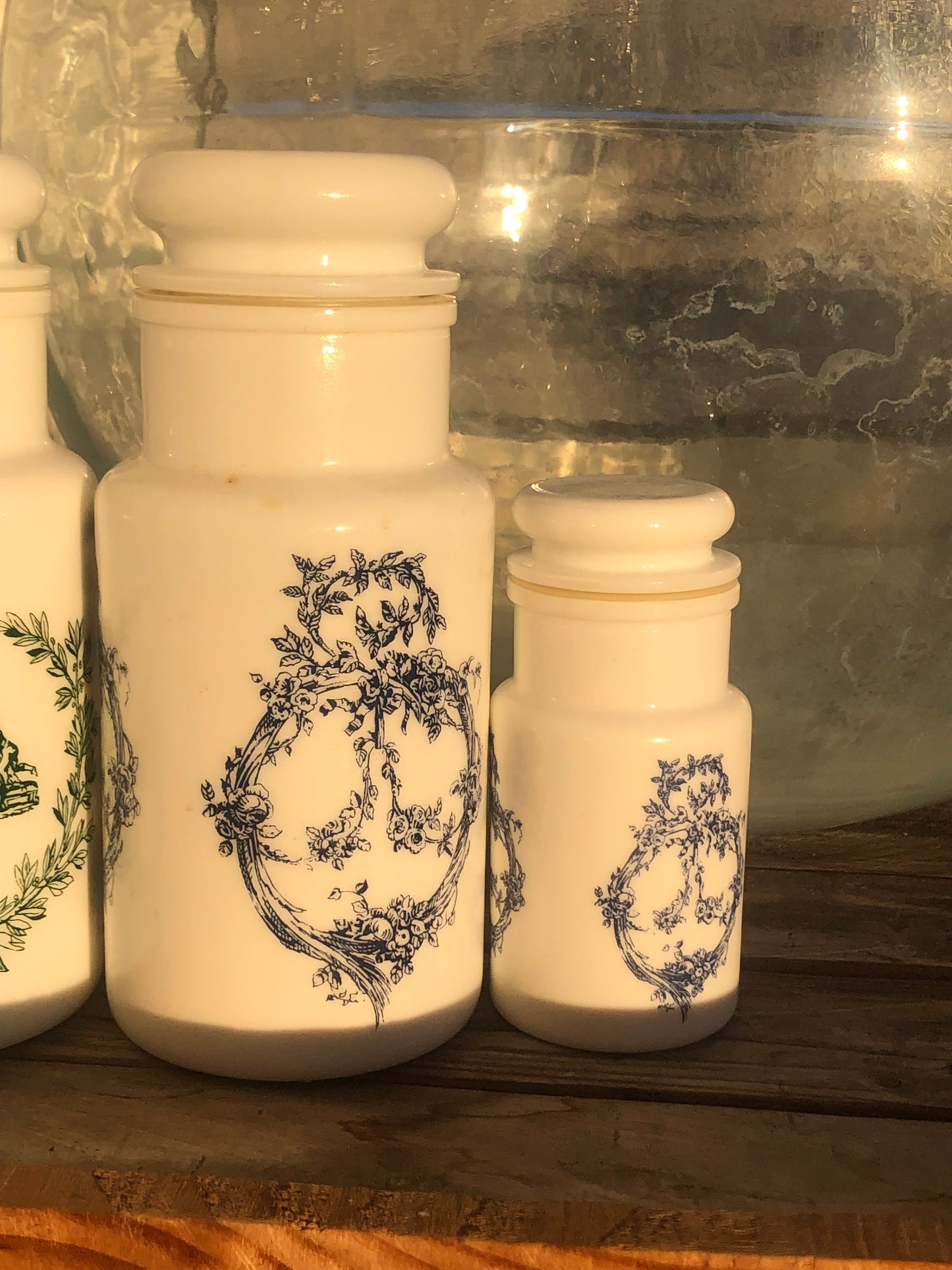 Pots d'apothicaire en opaline