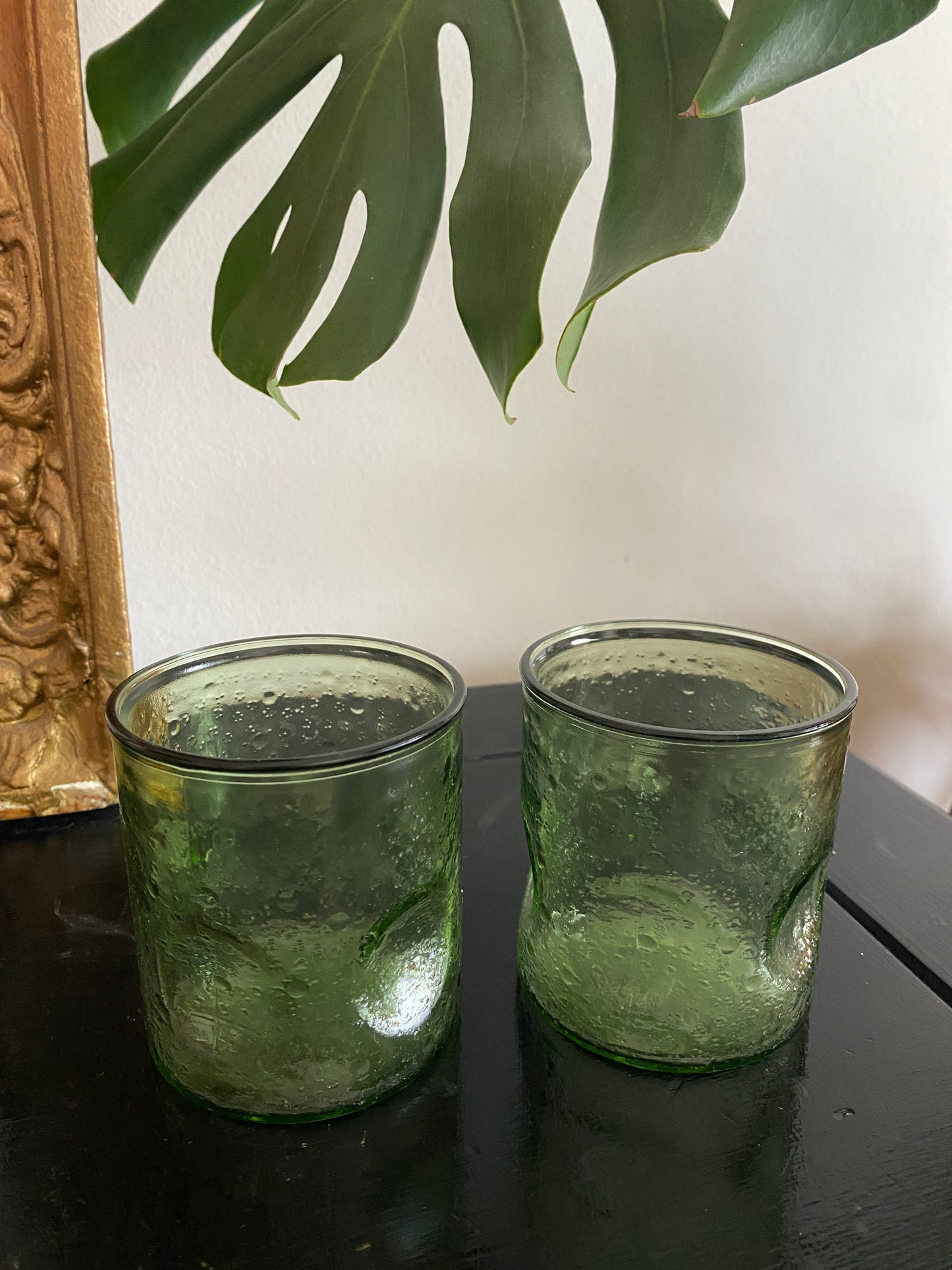 Carafe et verres en verre moulé