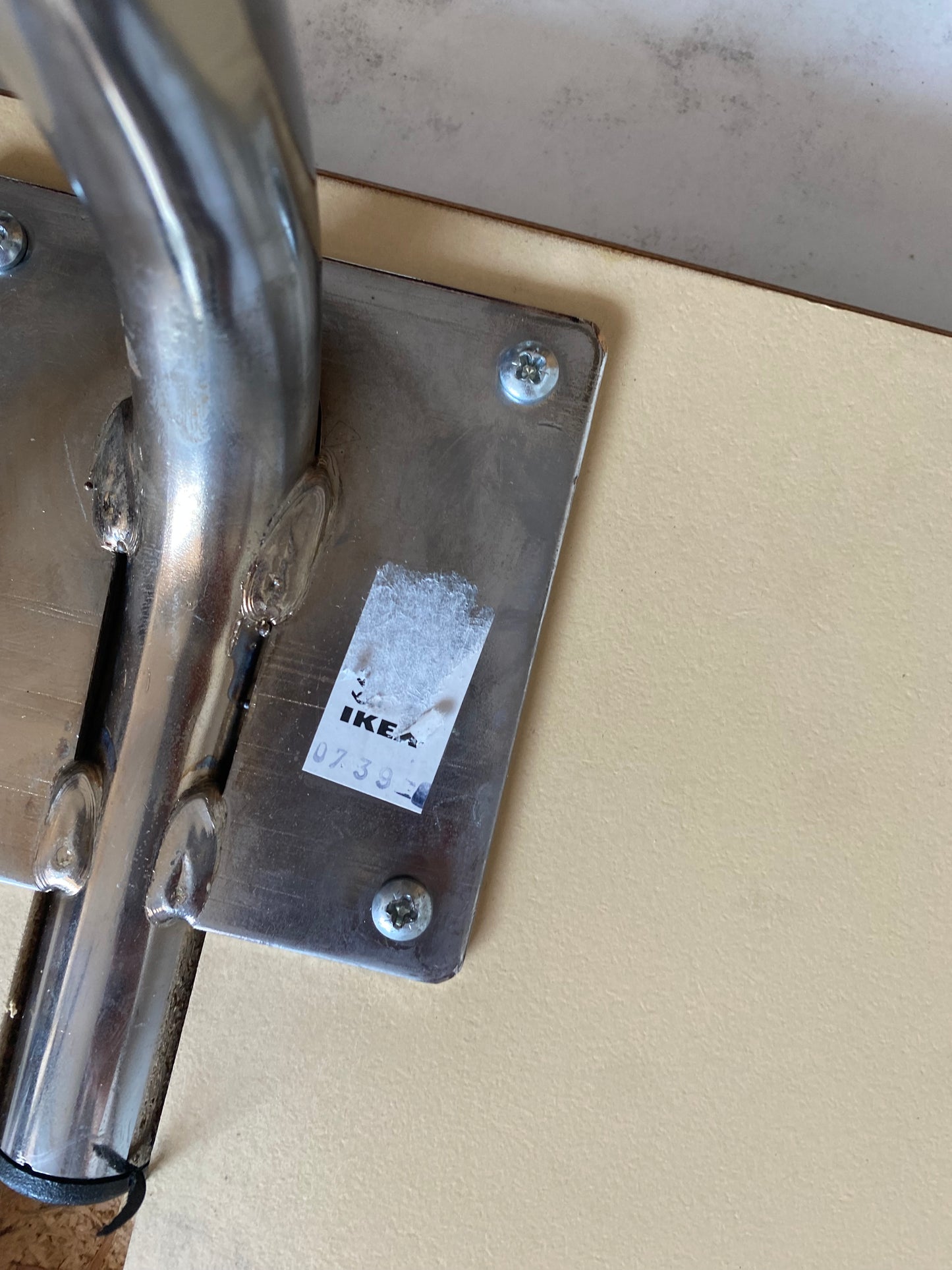 Table et chaises Fusion Ikea par Sandra Kragnert