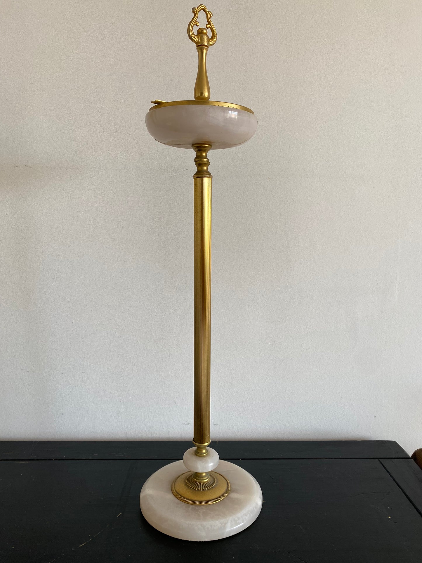 Cendrier sur pied onyx et laiton vintage