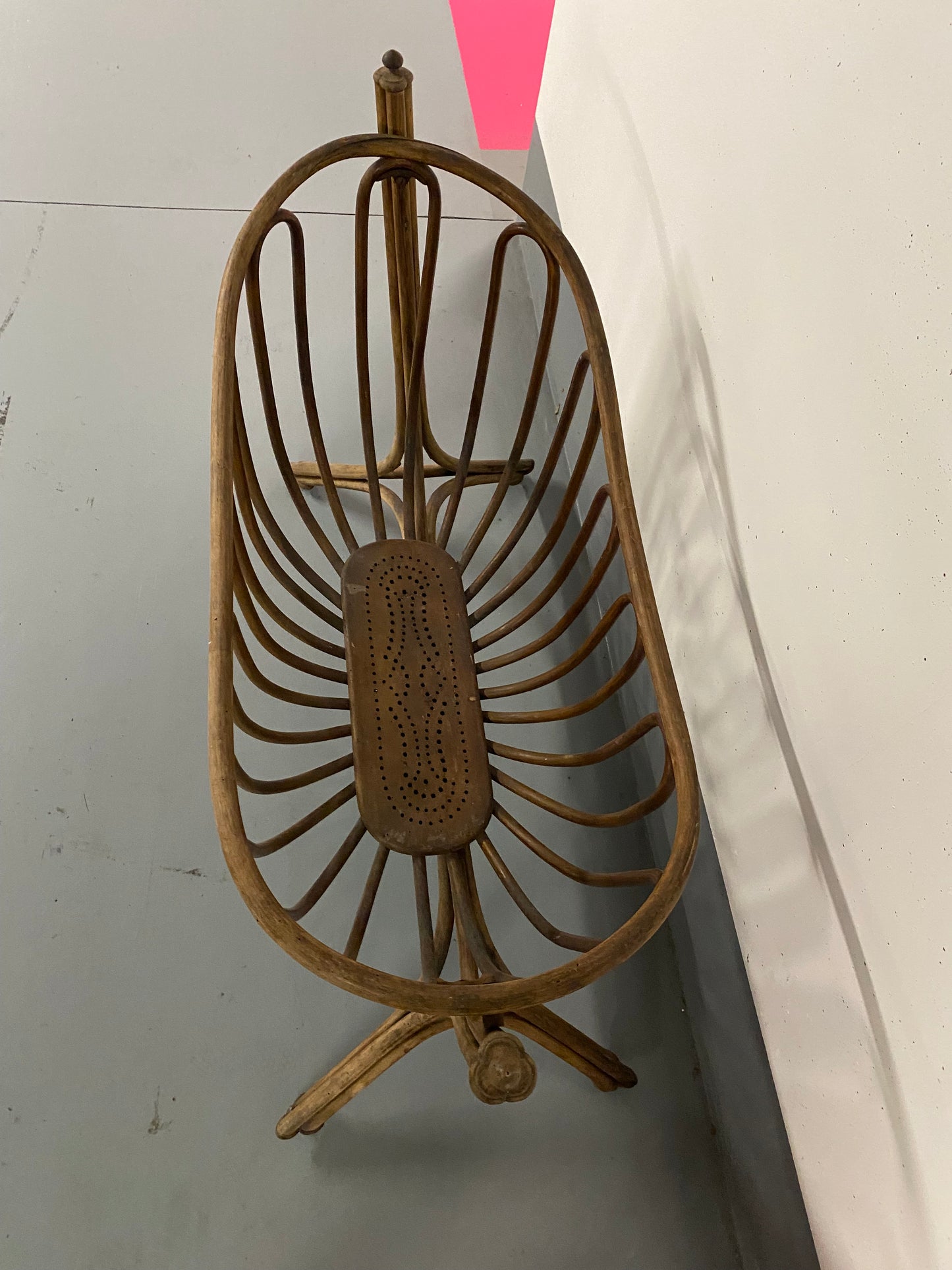 Berceau à bascule Thonet en bois courbé vintage