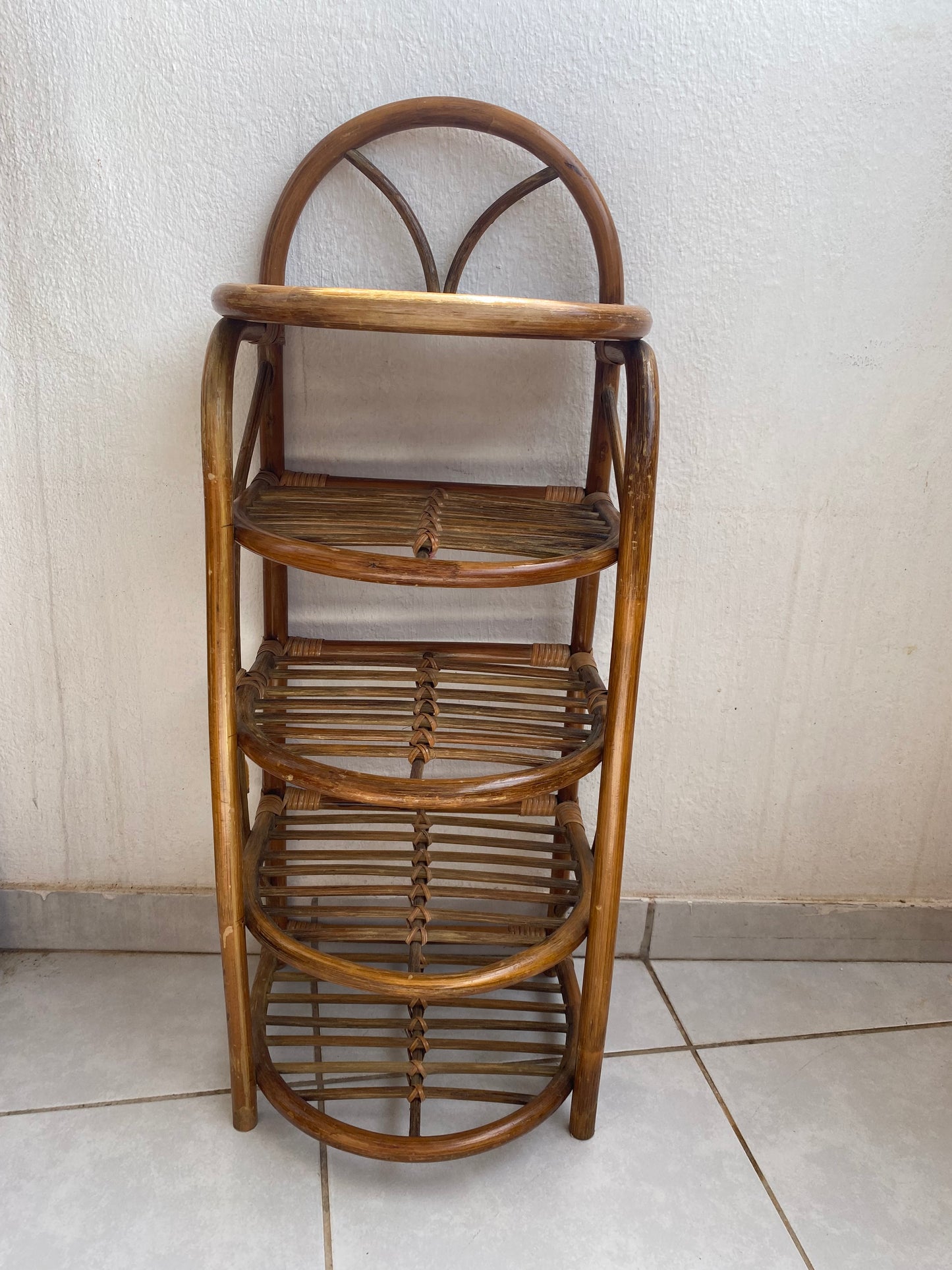 Petit meuble d'appoint en rotin
