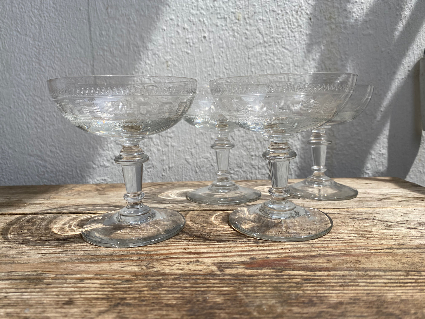 4 verres a champagne en cristal gravé et soufflé