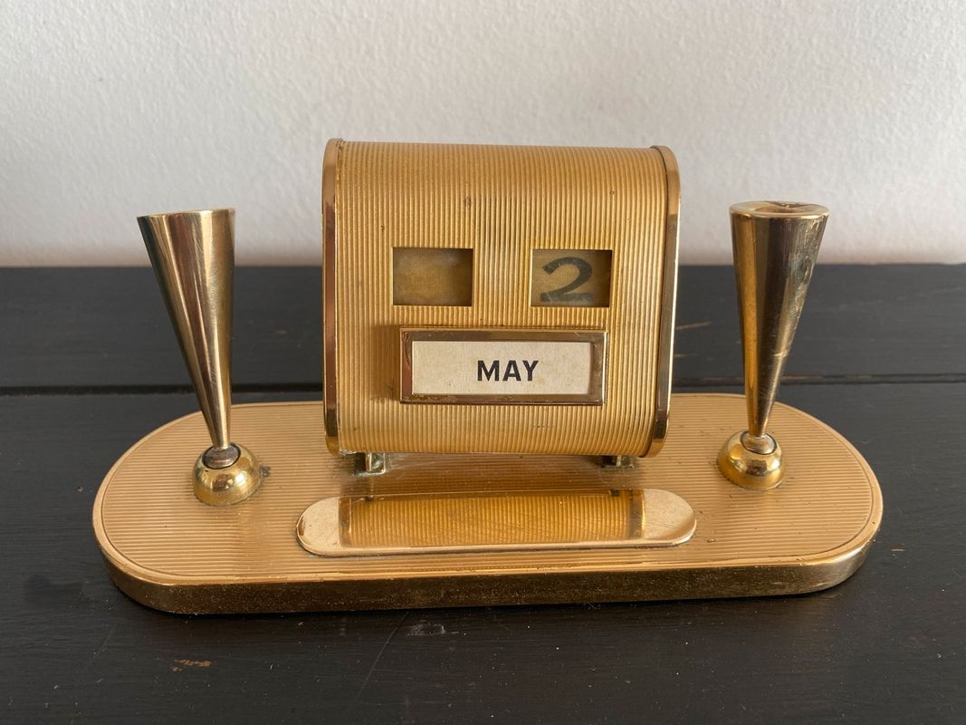Calendrier perpétuel art déco en laiton