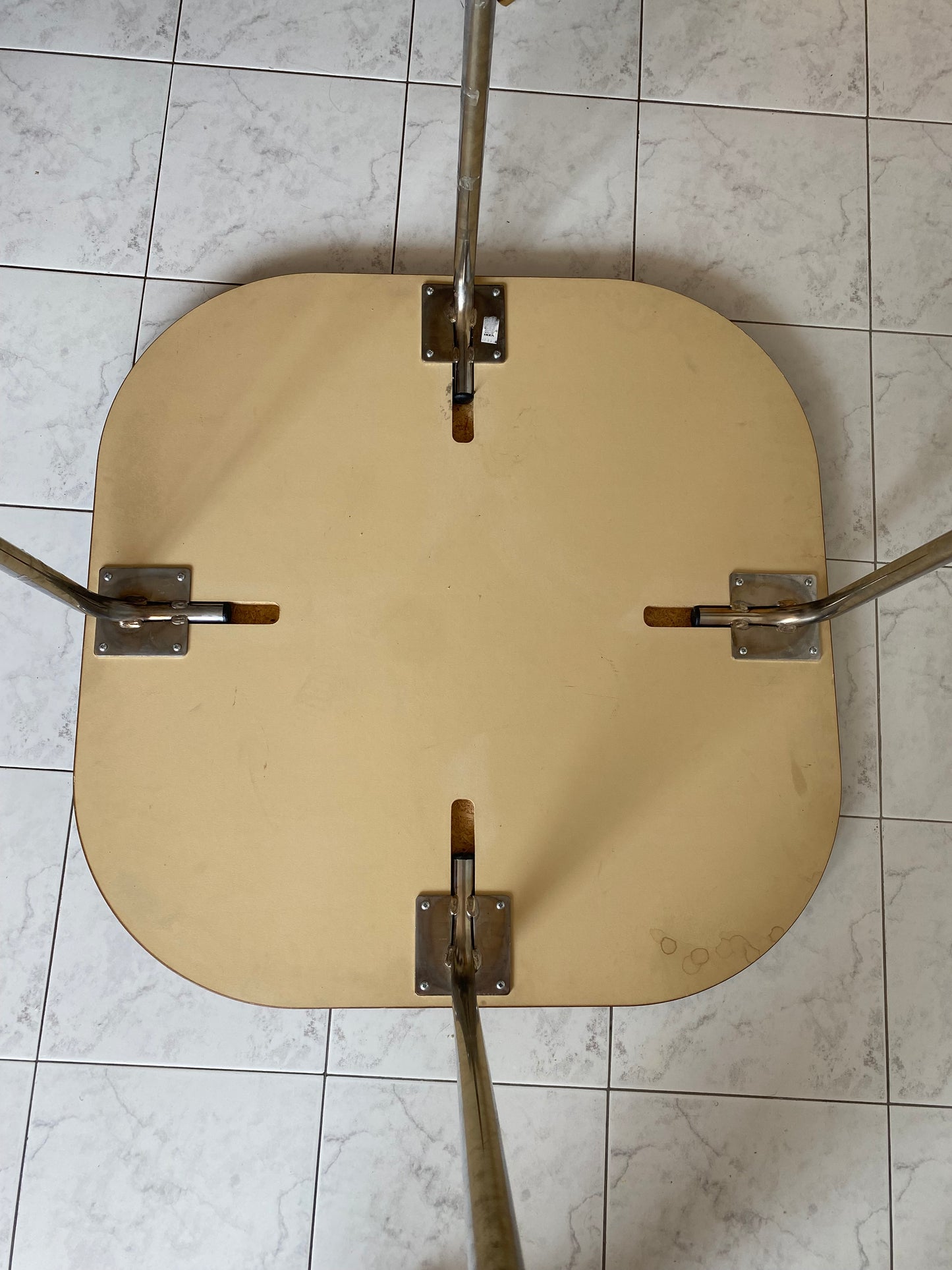 Table et chaises Fusion Ikea par Sandra Kragnert