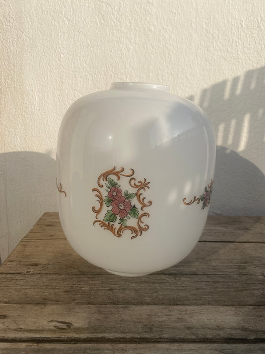 Baladeuse blanche vintage en opaline