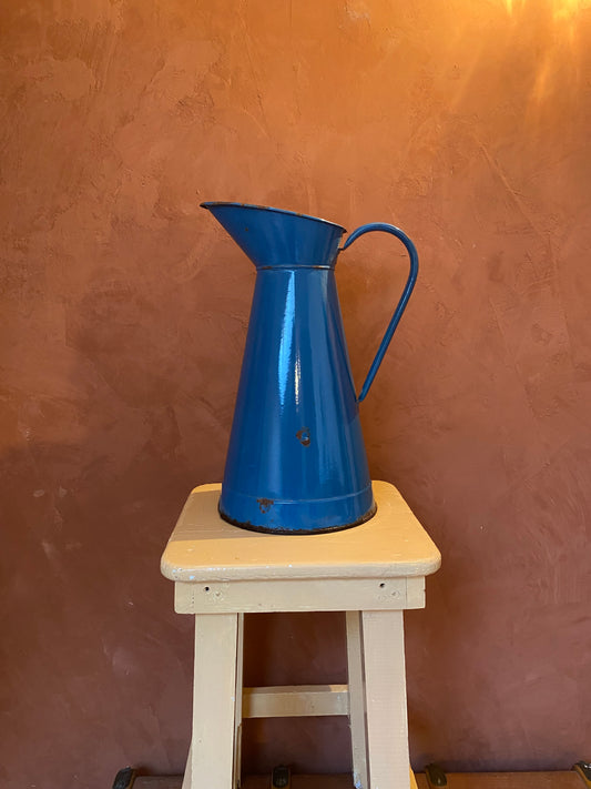 Broc émaillé bleu vintage