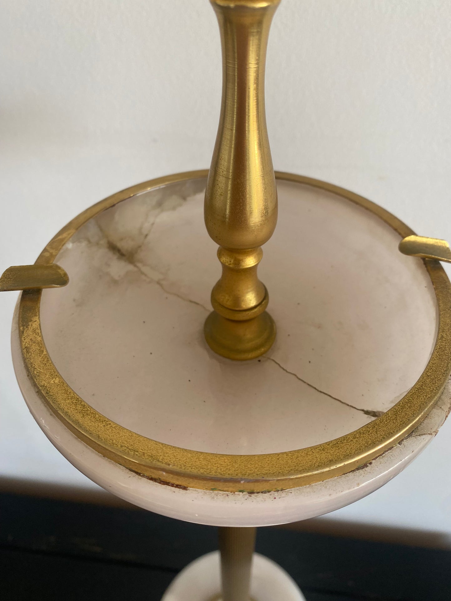 Cendrier sur pied onyx et laiton vintage
