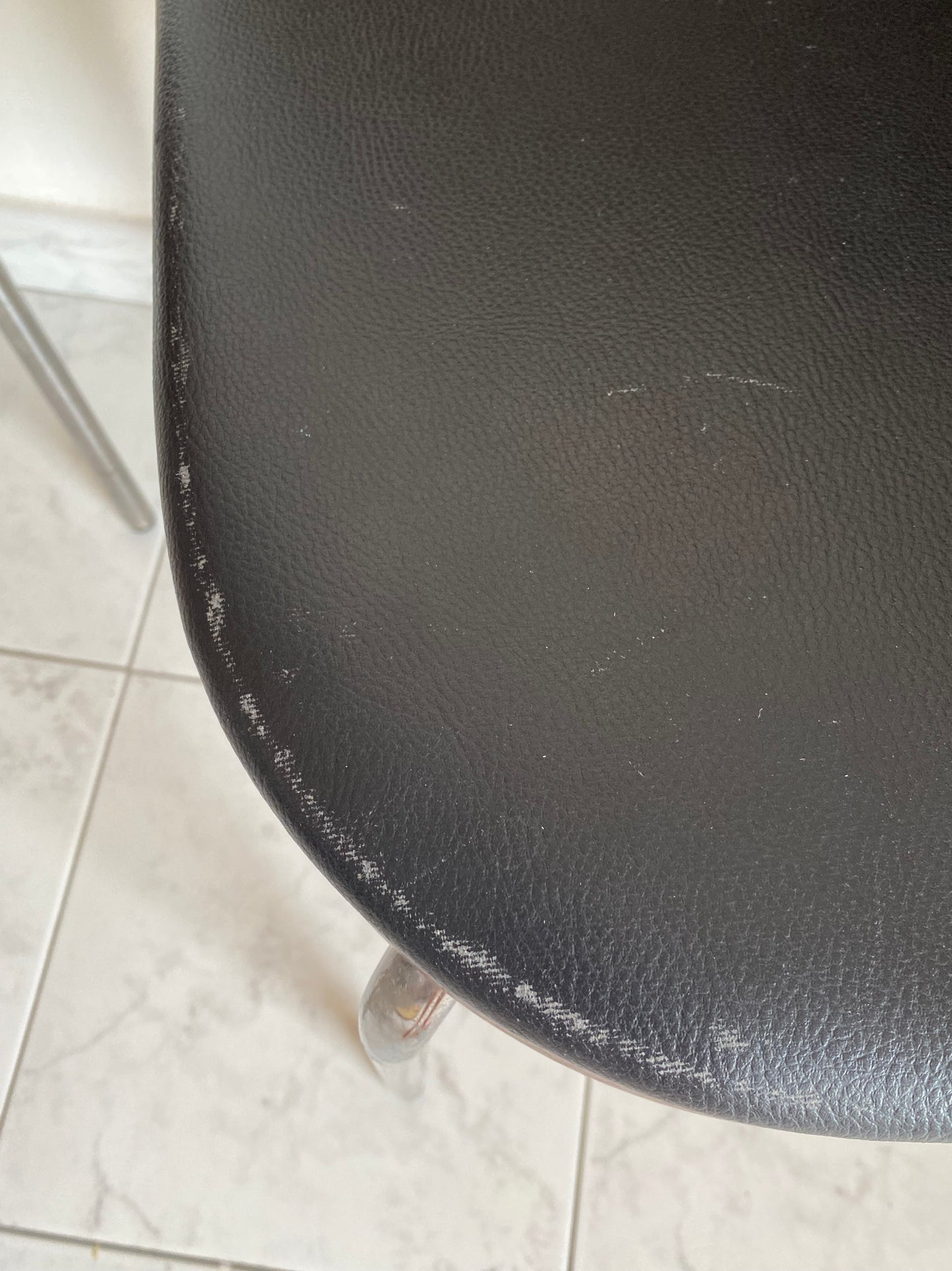 Table et chaises Fusion Ikea par Sandra Kragnert