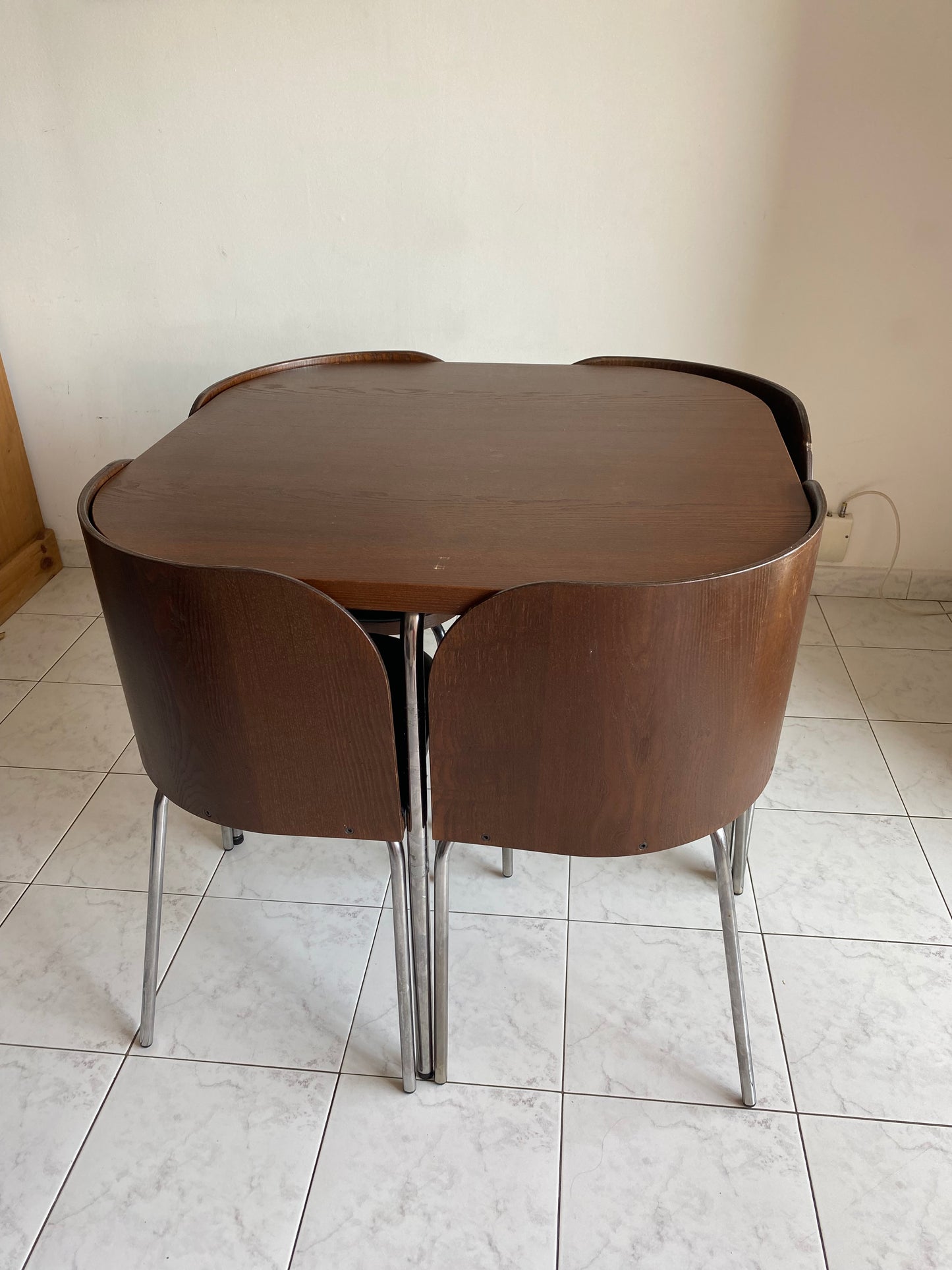 Table et chaises Fusion Ikea par Sandra Kragnert