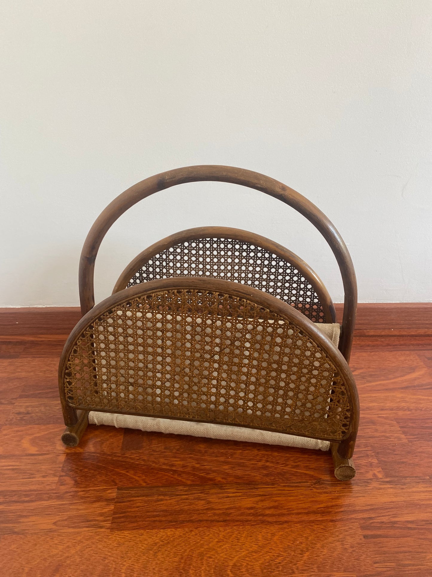 Porte revues bois courbé et cannage vintage