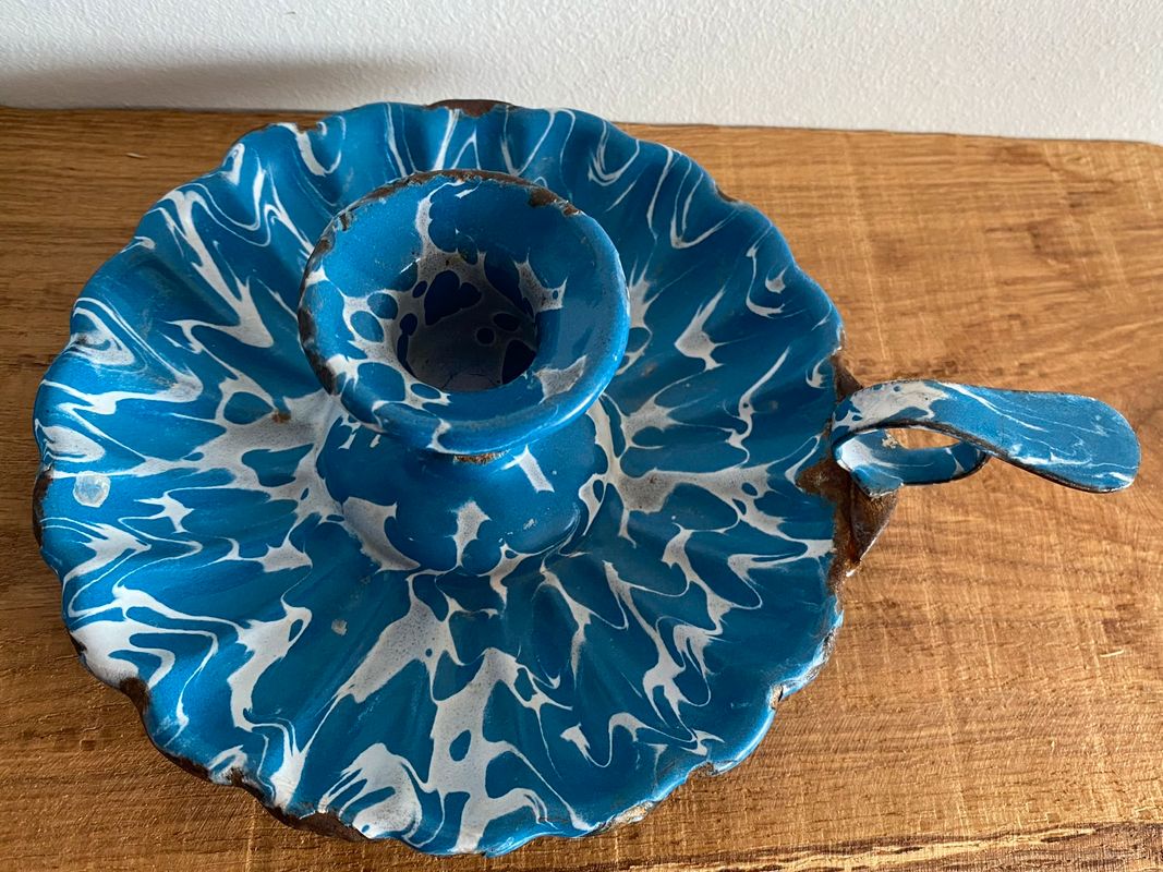 Bougeoir à main vintage émaillé bleu et blanc