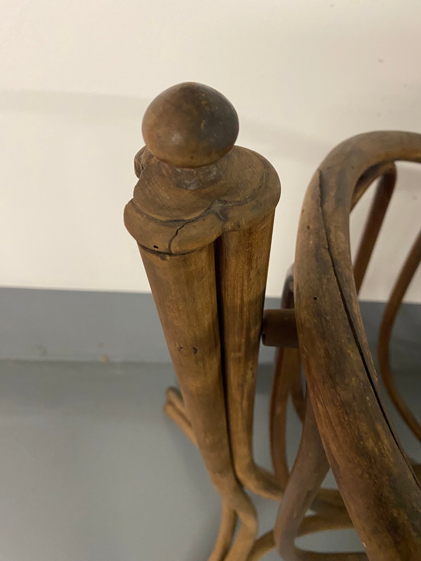 Berceau à bascule Thonet en bois courbé vintage