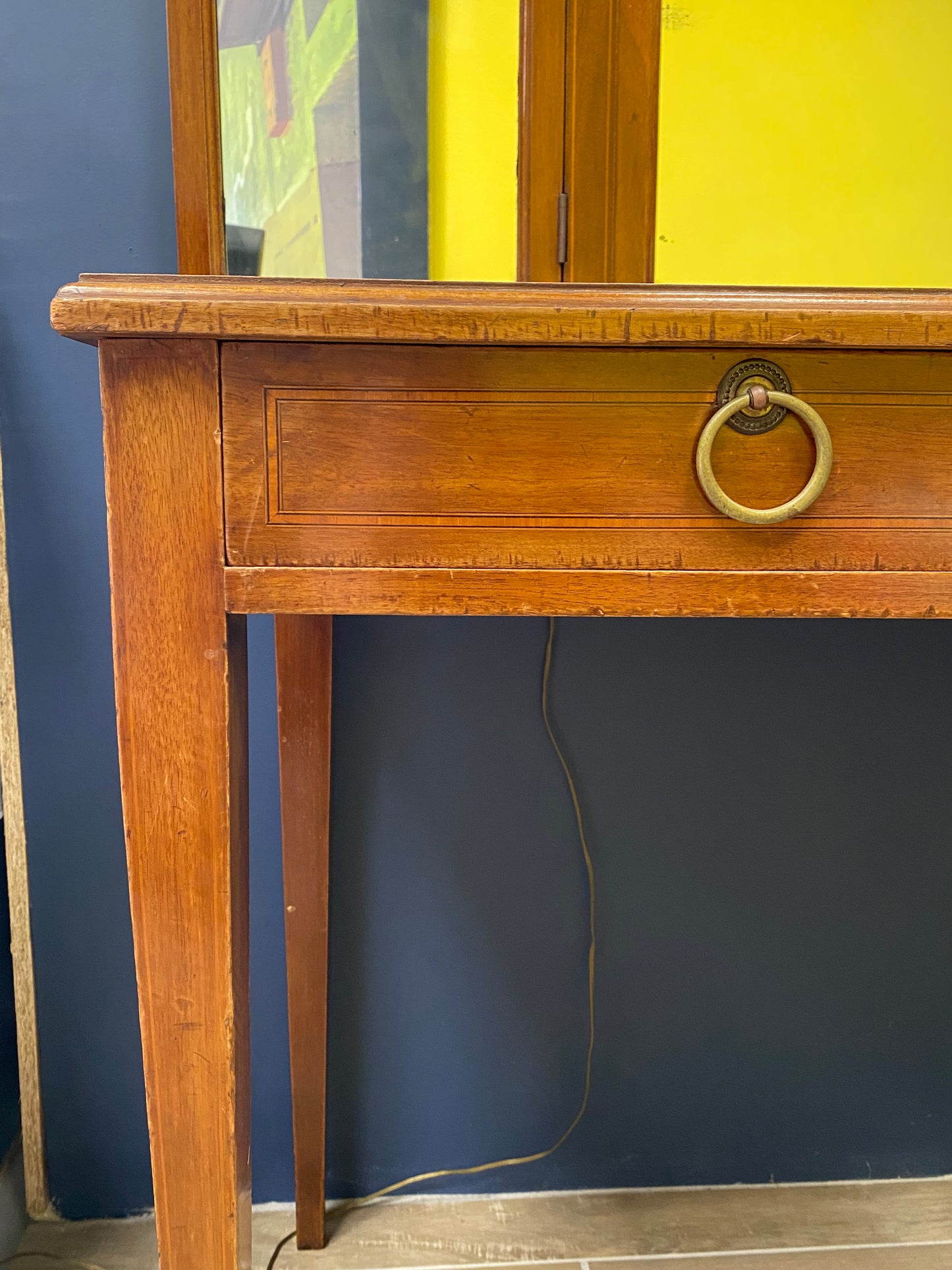 Coiffeuse vintage, miroir triptyque et lampes pampilles