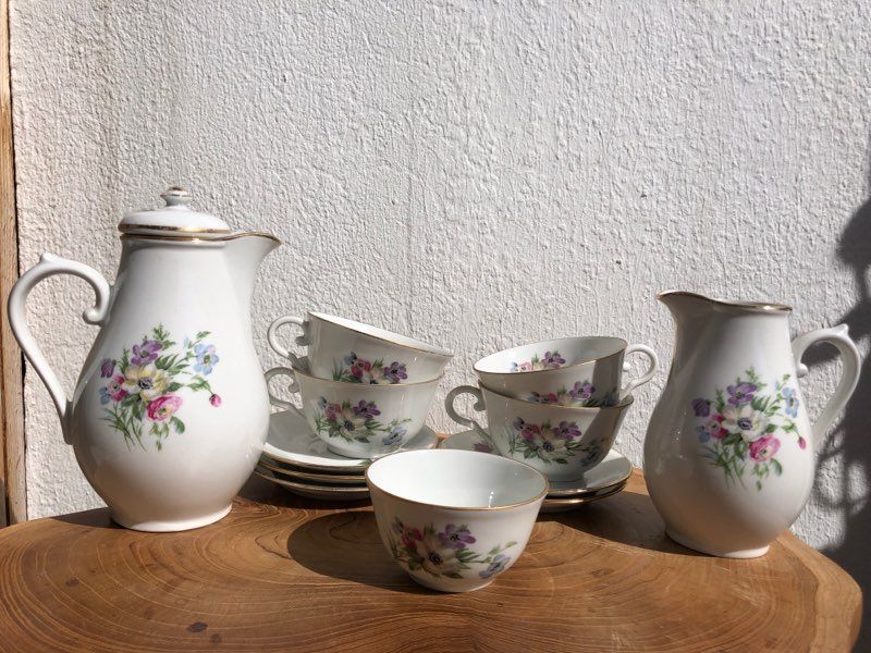 Service à thé en porcelaine d'Aquitaine