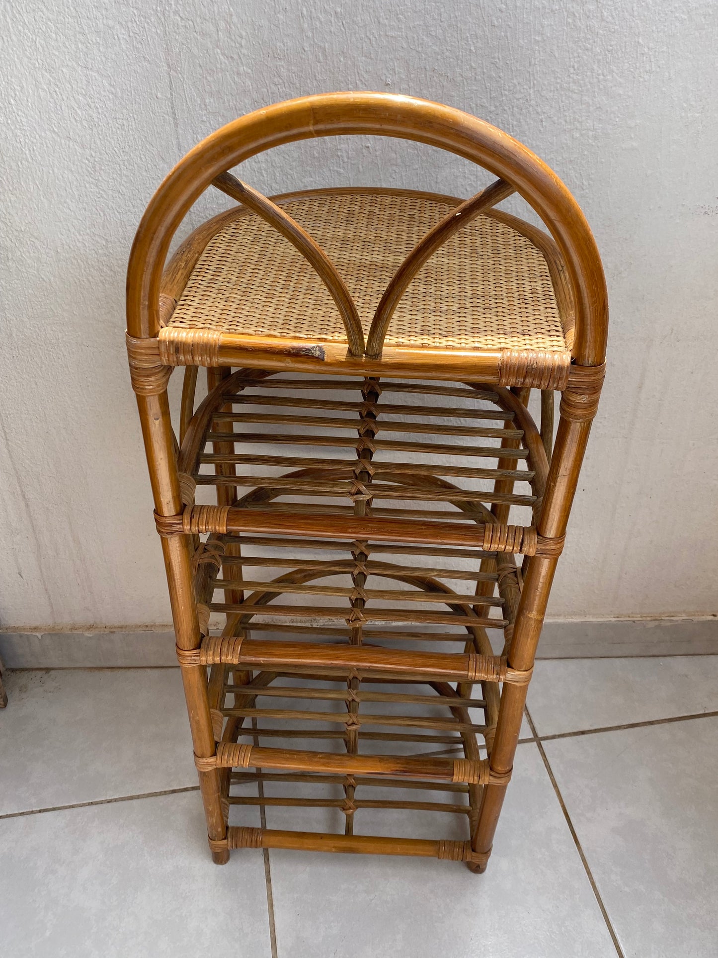 Petit meuble d'appoint en rotin