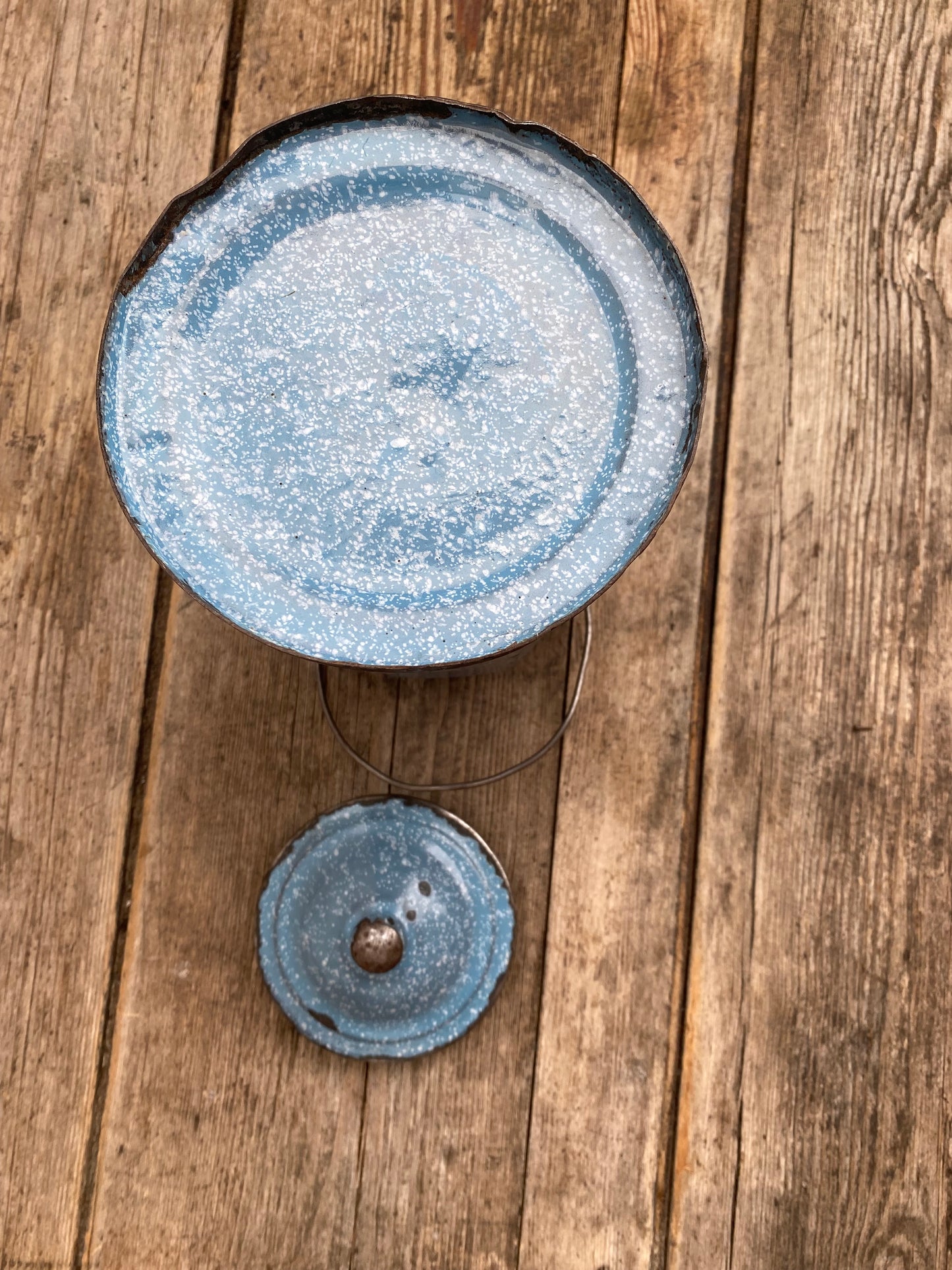 Pot à lait émaillé bleu vintage
