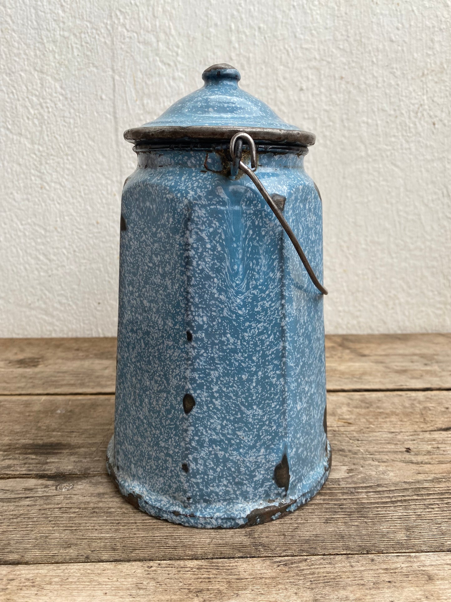 Pot à lait émaillé bleu vintage