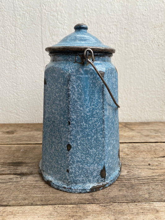 Pot à lait émaillé bleu vintage