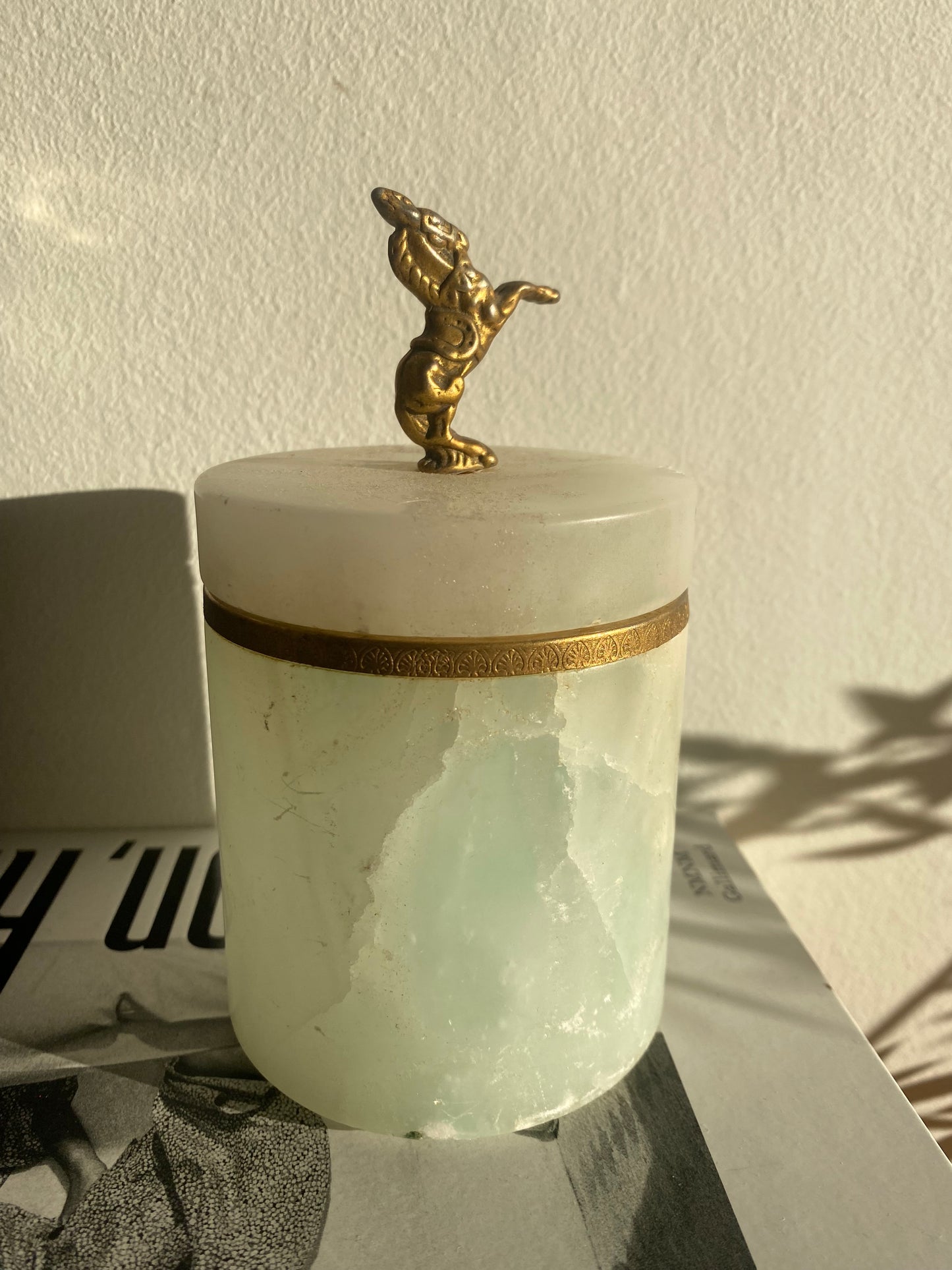 Pot à tabac en marbre et laiton