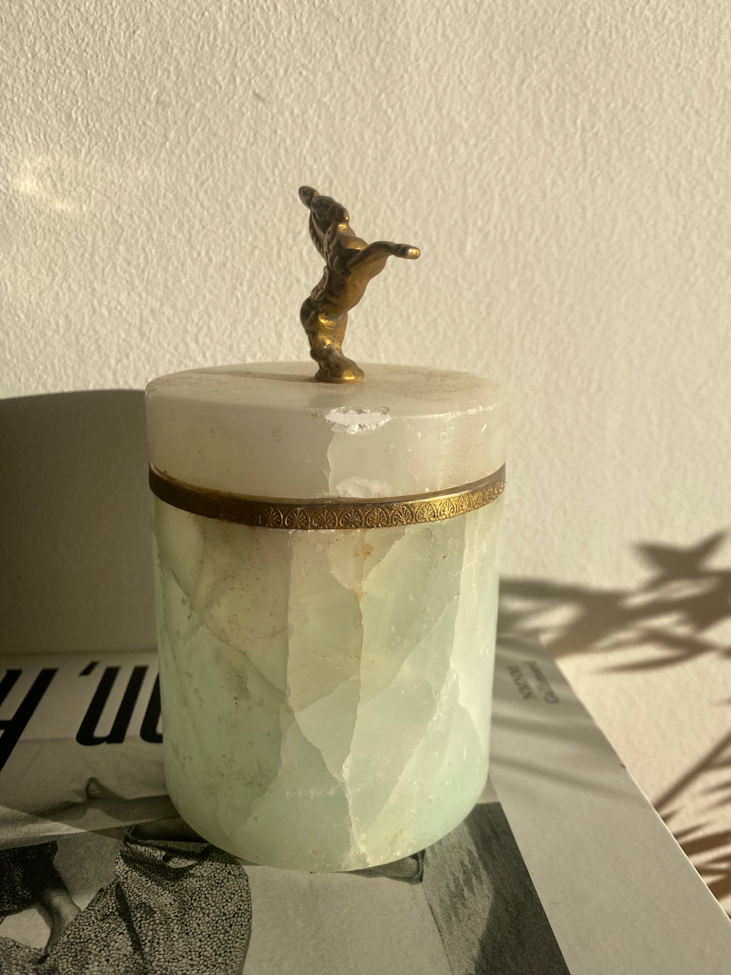 Pot à tabac en marbre et laiton