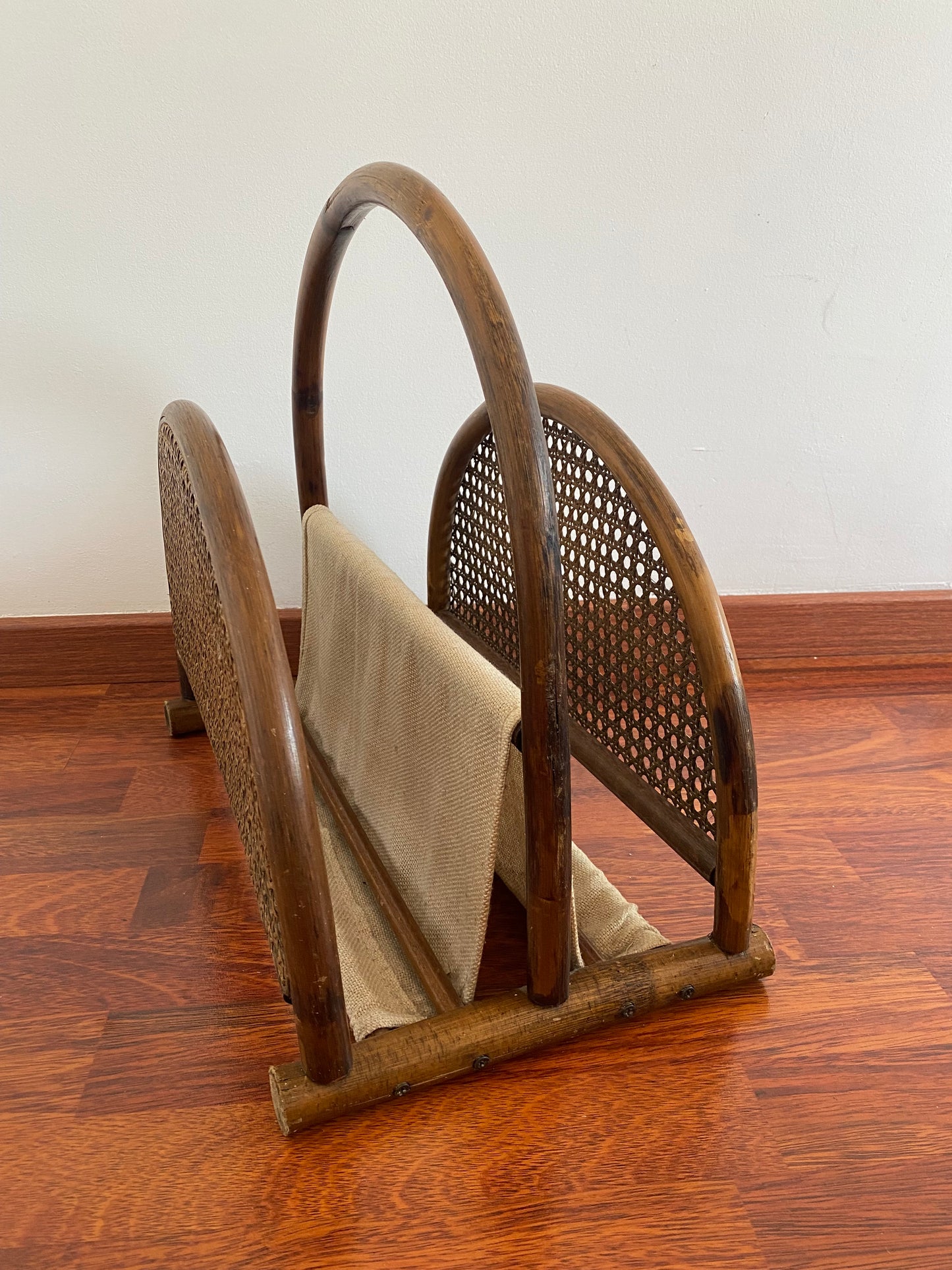 Porte revues bois courbé et cannage vintage